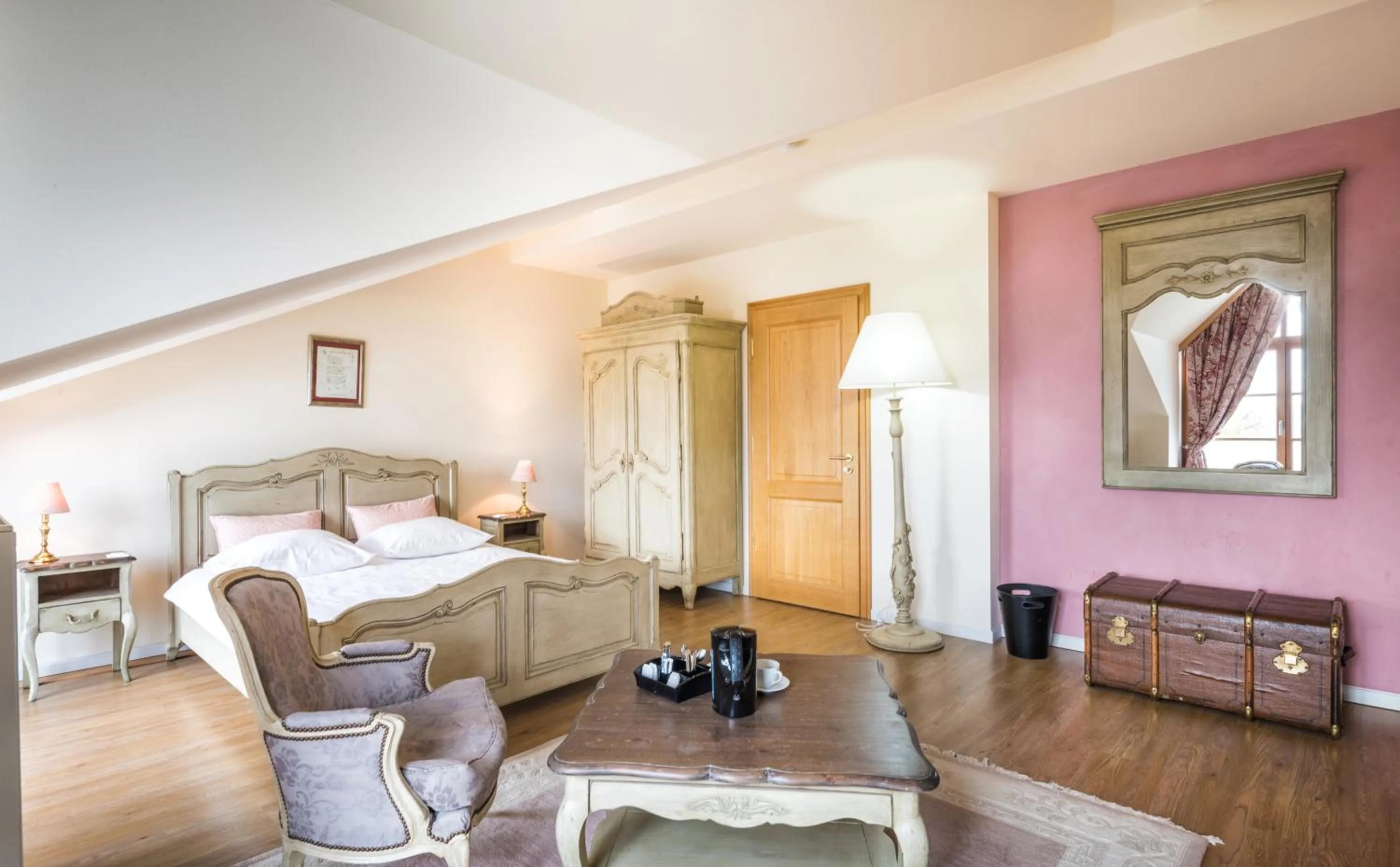 Photo of the whole room, Bed in Auberge Du Relais Postal