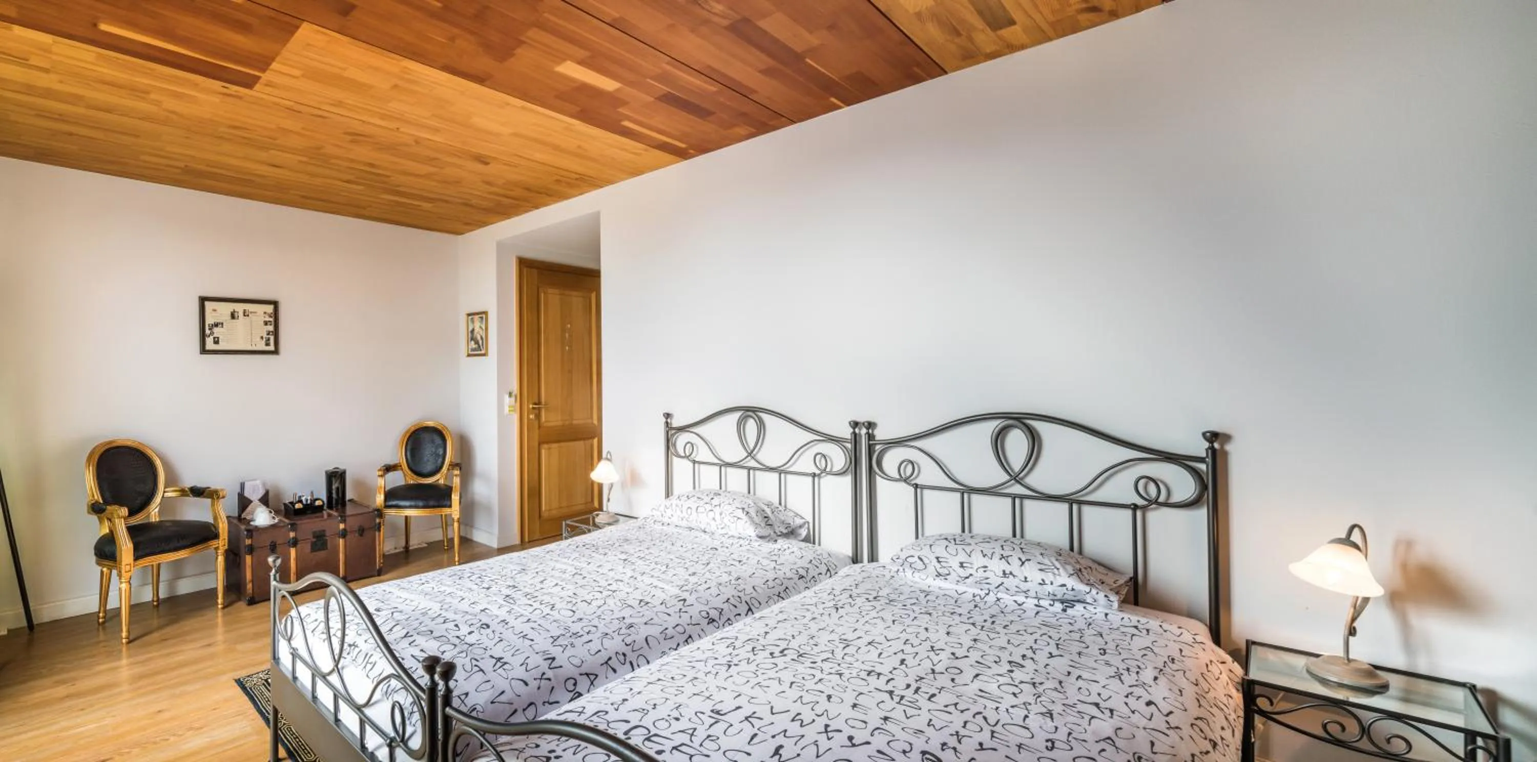 Photo of the whole room, Bed in Auberge Du Relais Postal