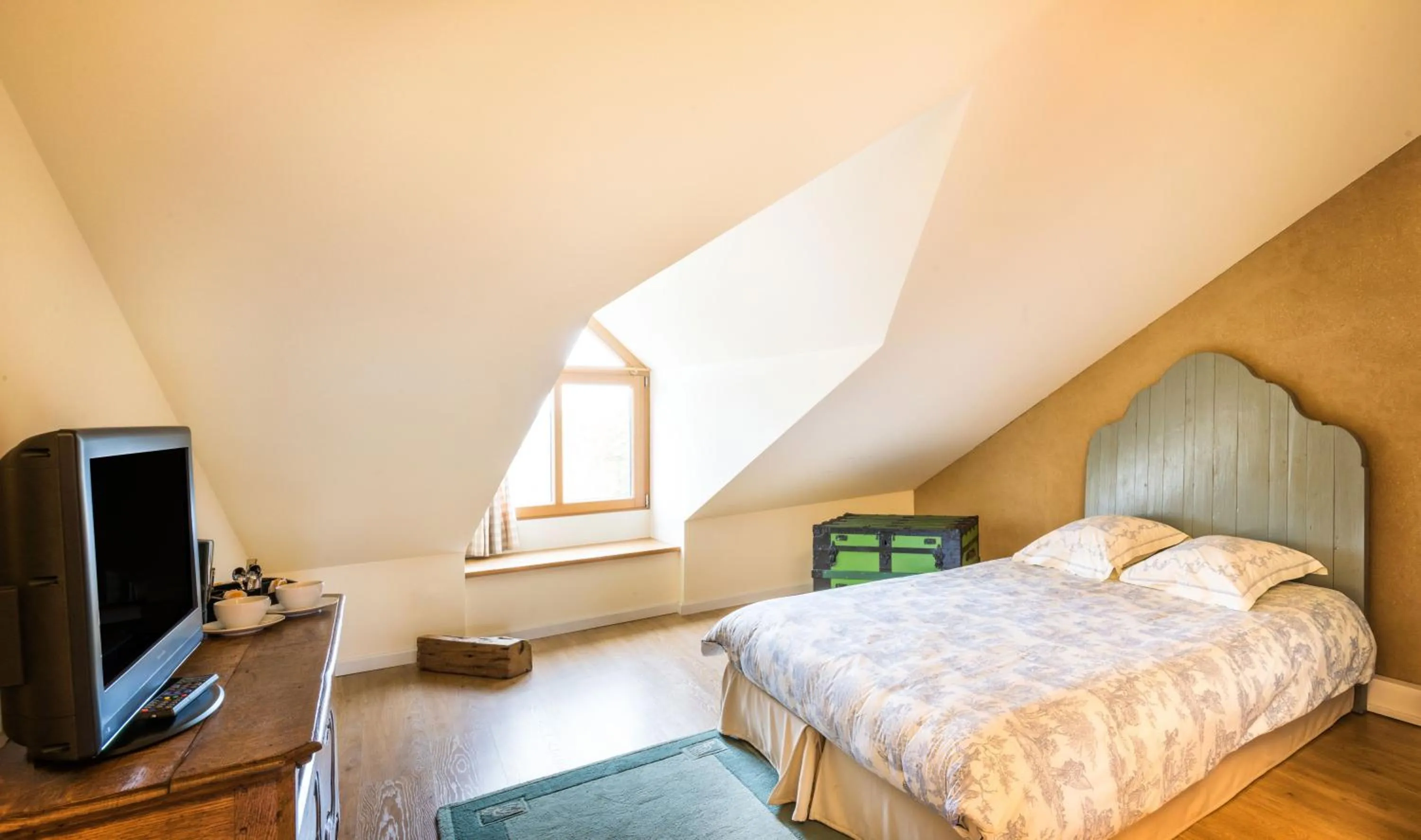 Photo of the whole room, Bed in Auberge Du Relais Postal