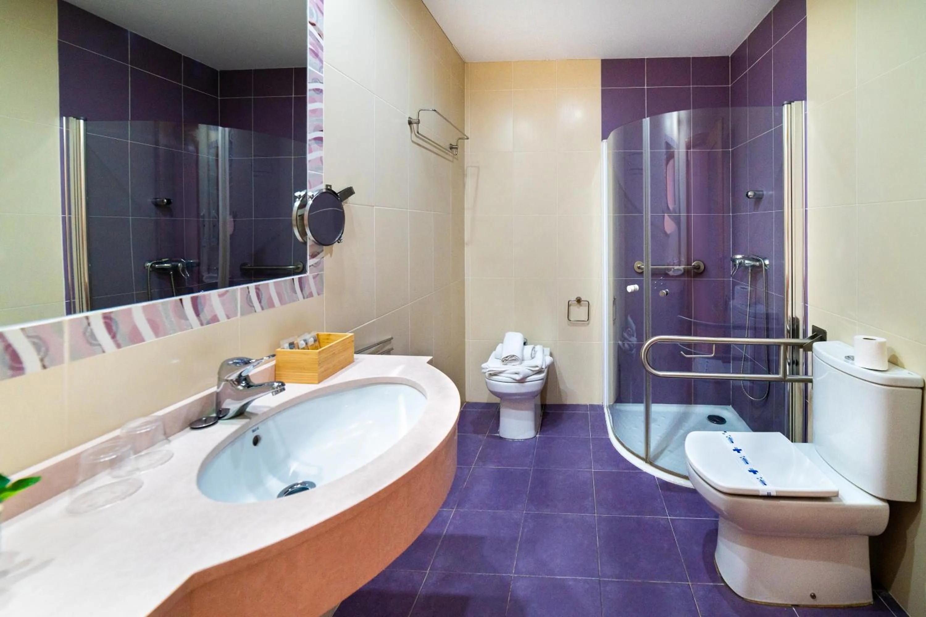 Shower in Hotel Puerta de Cazorla