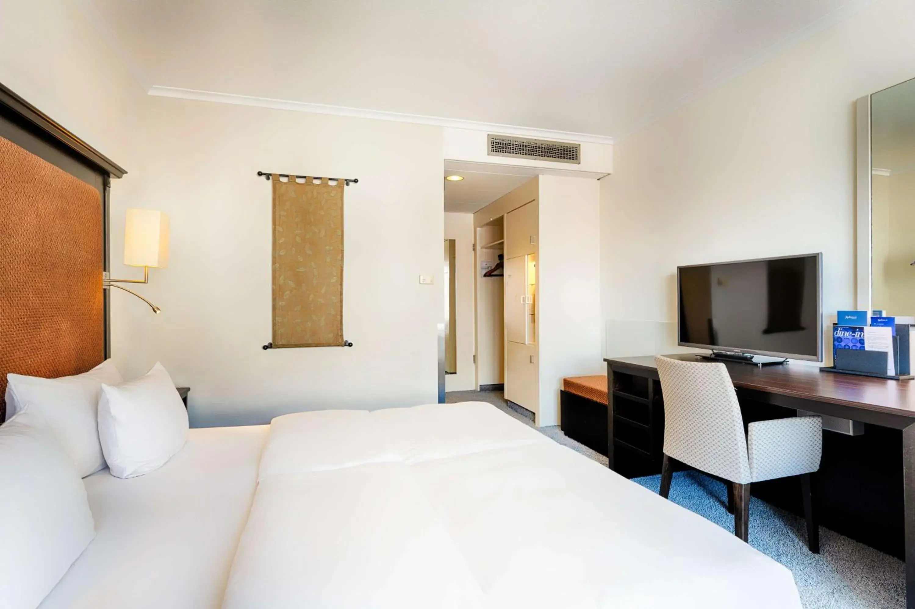 Bedroom, Bed in Radisson Blu Senator Hotel, Lübeck Bedroom, Bed in Radisson Blu Senator Hotel, Lübeck