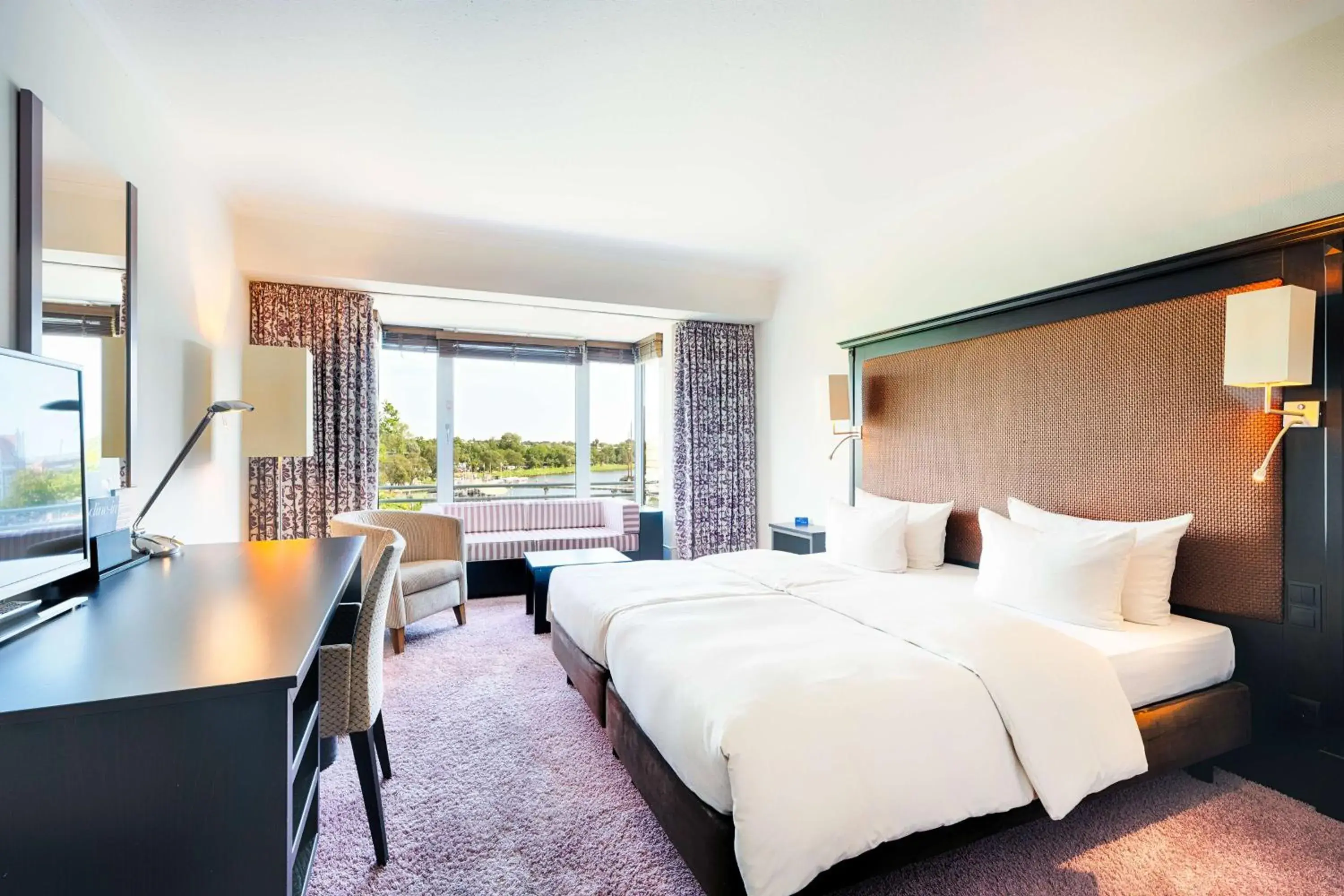 Bedroom, Bed in Radisson Blu Senator Hotel, Lübeck Bedroom, Bed in Radisson Blu Senator Hotel, Lübeck