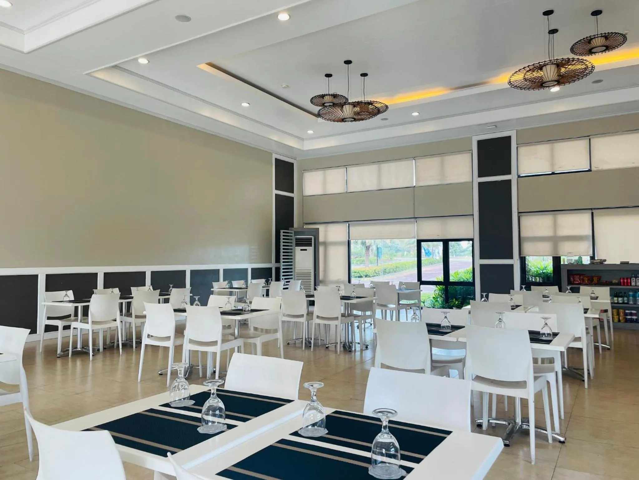 Restaurant/places to eat in Aquamira Hotel & Resort