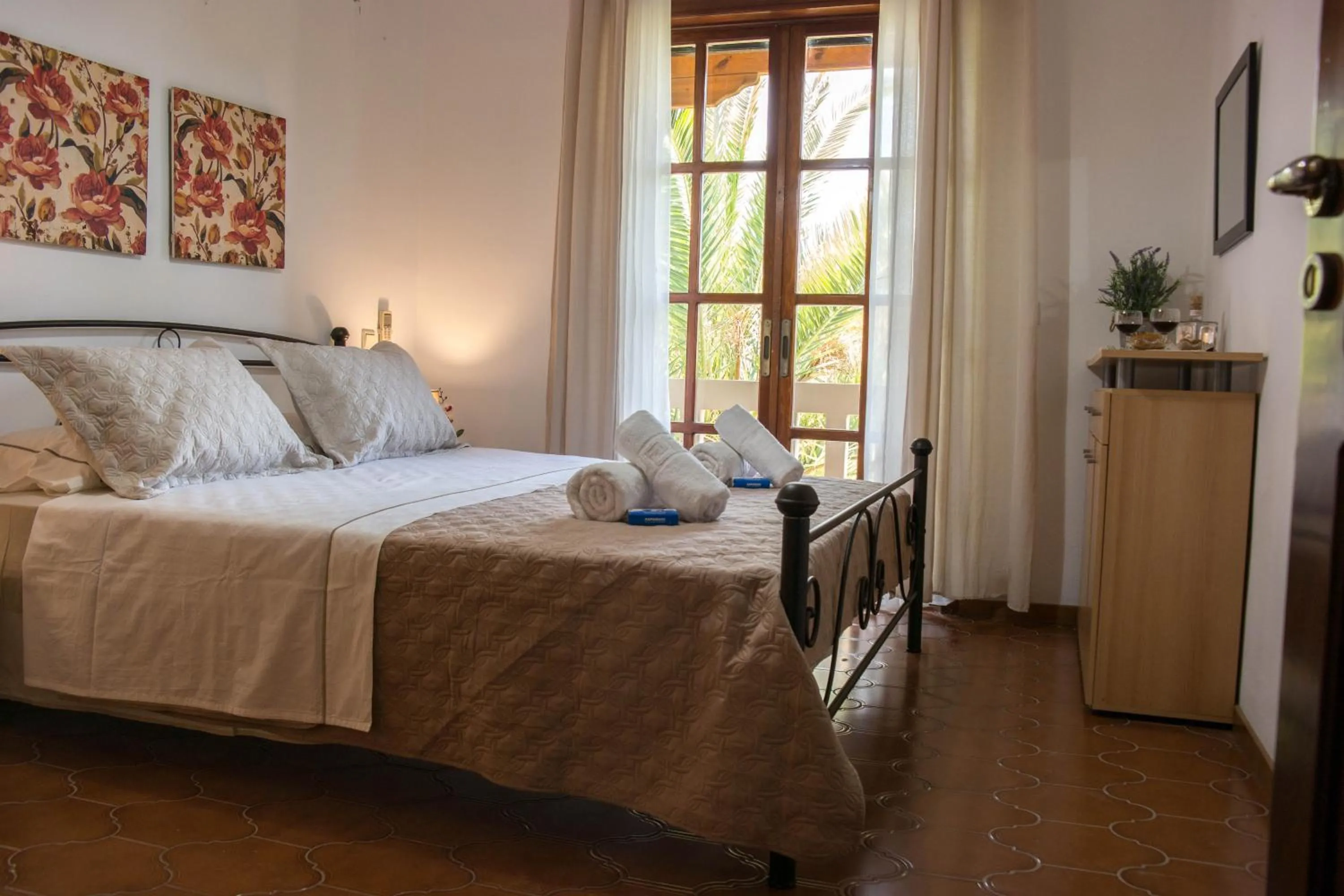 Bed in Alexandra Villa Stalos