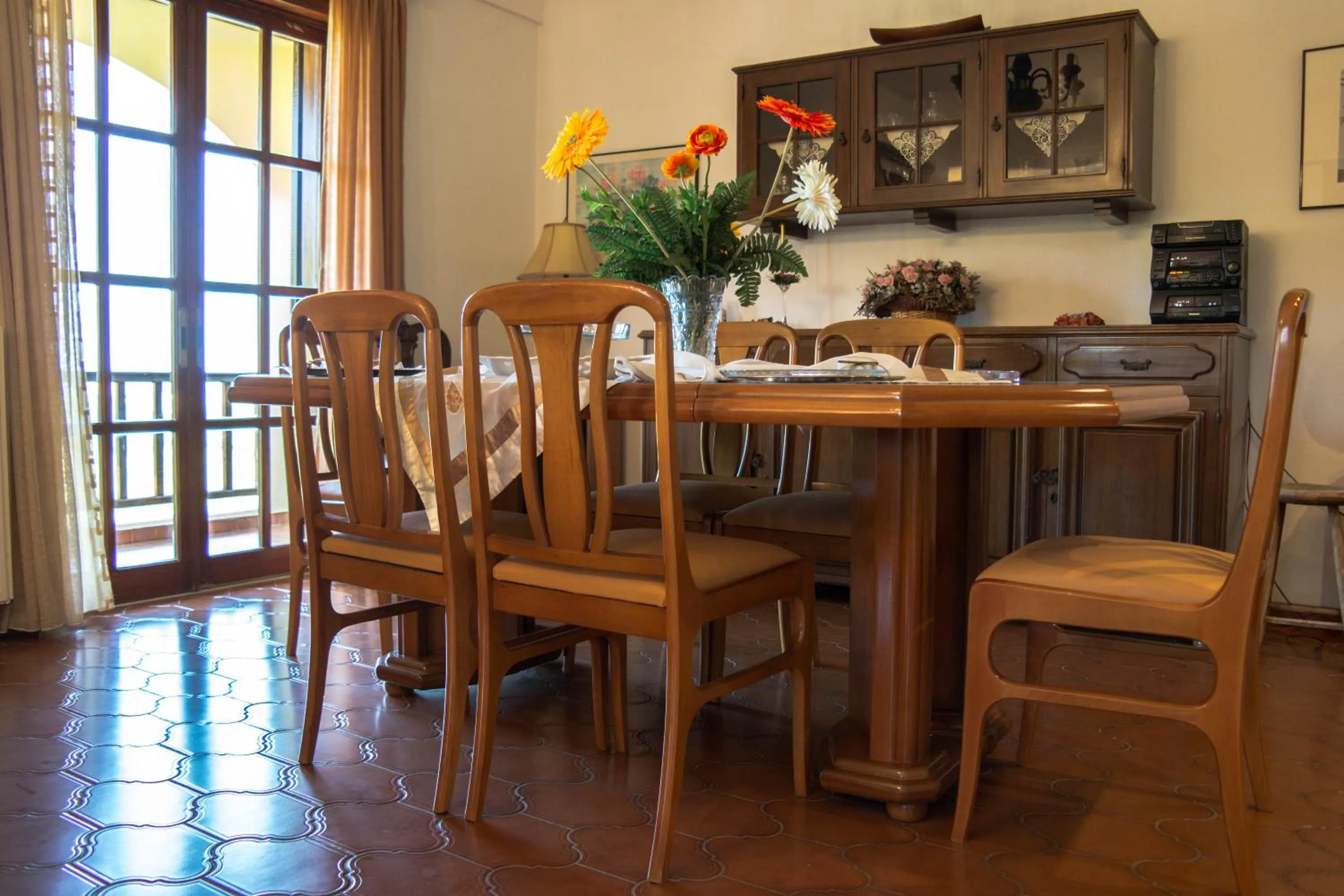 Dining area in Alexandra Villa Stalos