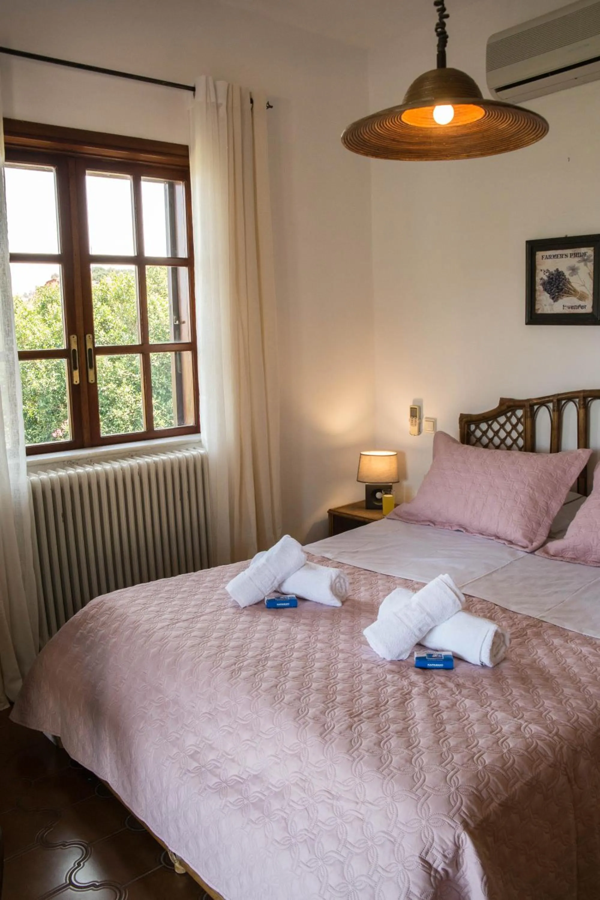 Bed in Alexandra Villa Stalos