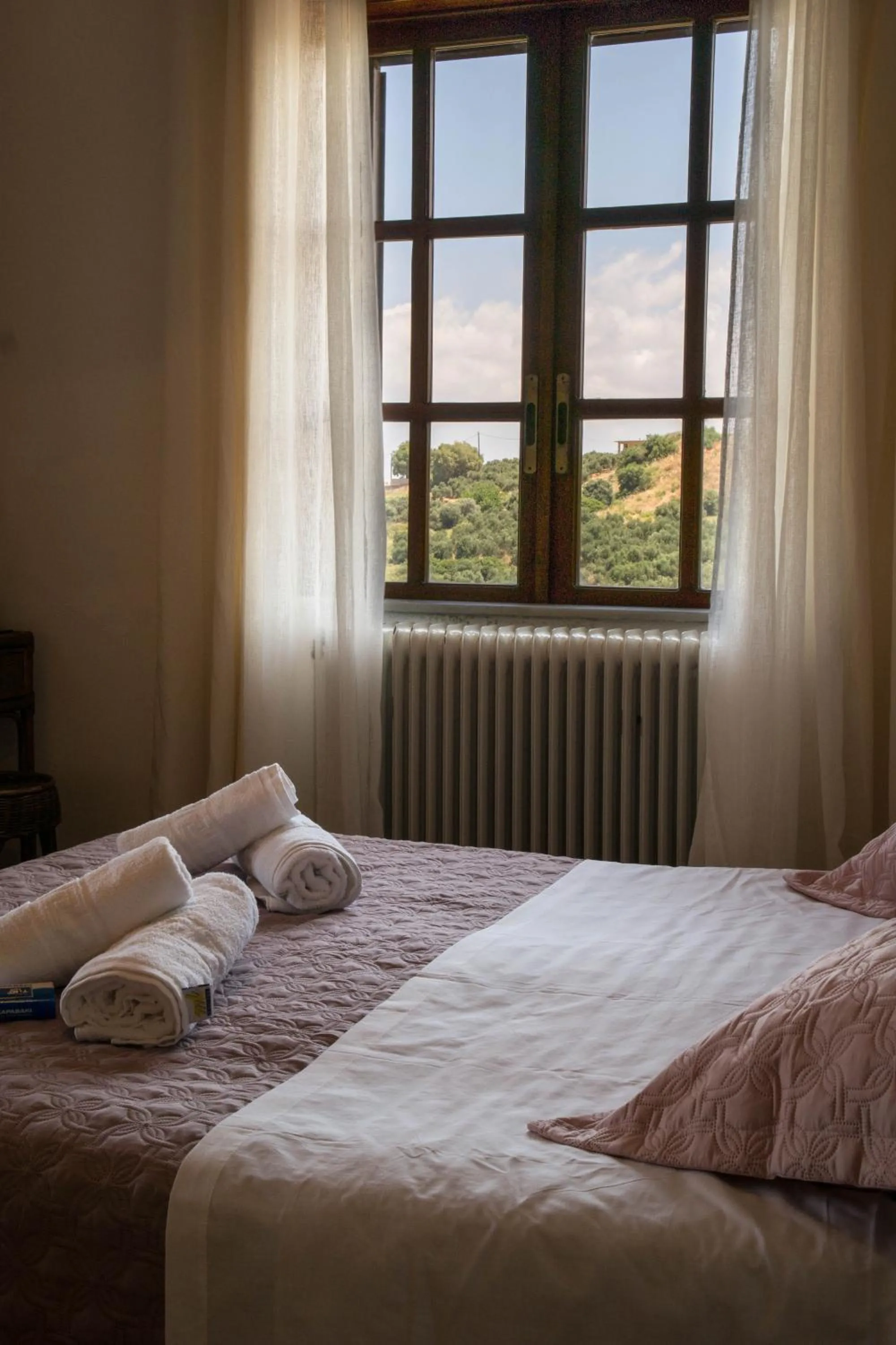 Bed in Alexandra Villa Stalos