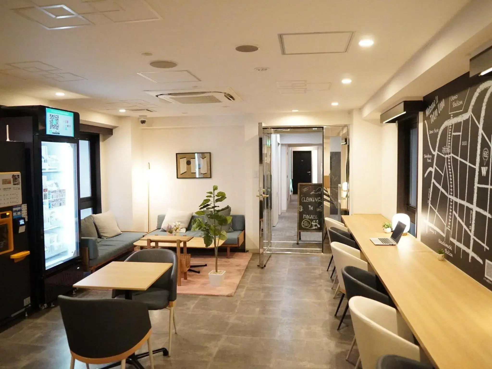 Lounge or bar in Hotel Wing International Select Ueno Okachimachi Lounge or bar in Hotel Wing International Select Ueno Okachimachi