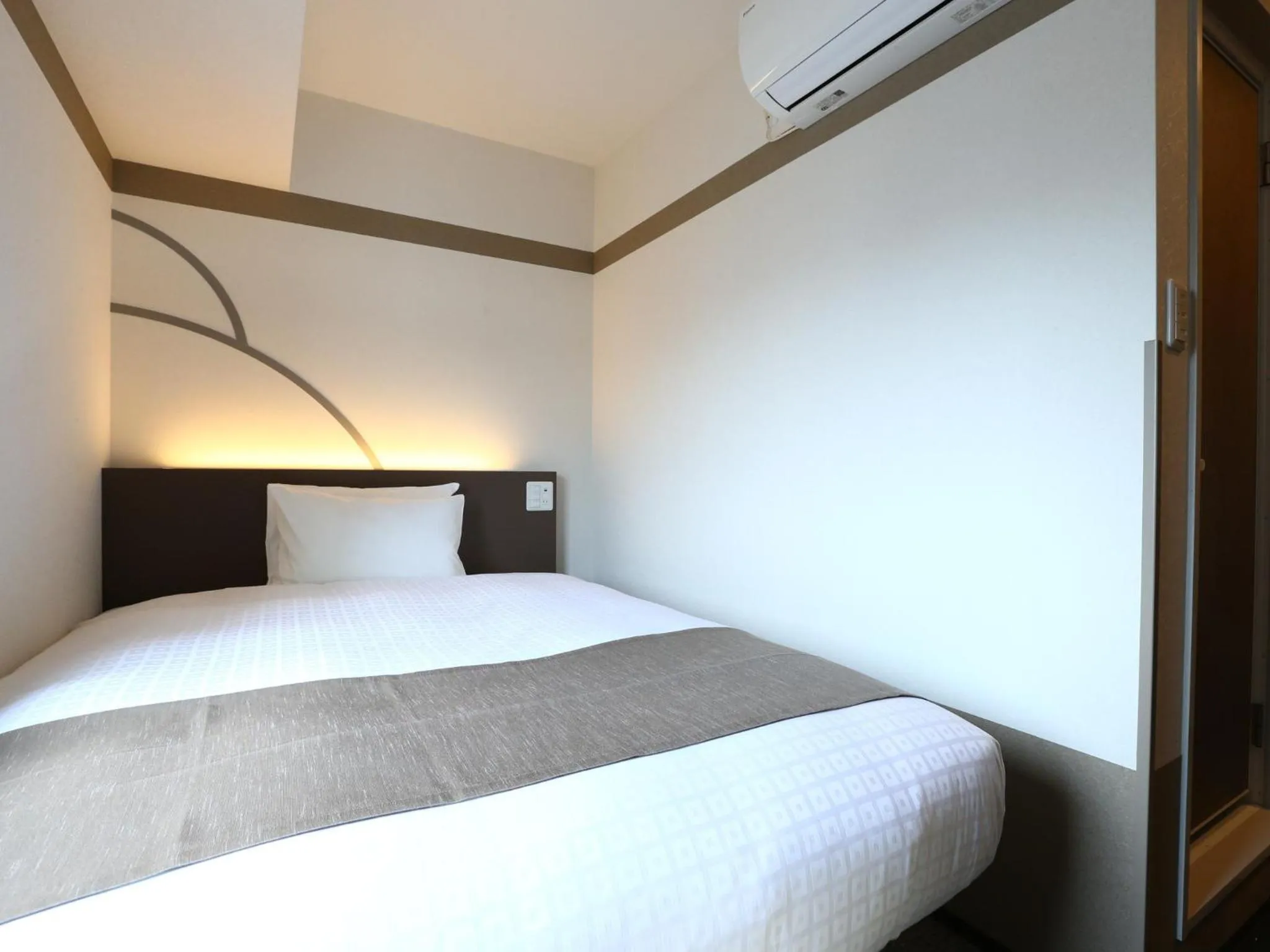 Photo of the whole room, Bed in Hotel Wing International Select Ueno Okachimachi