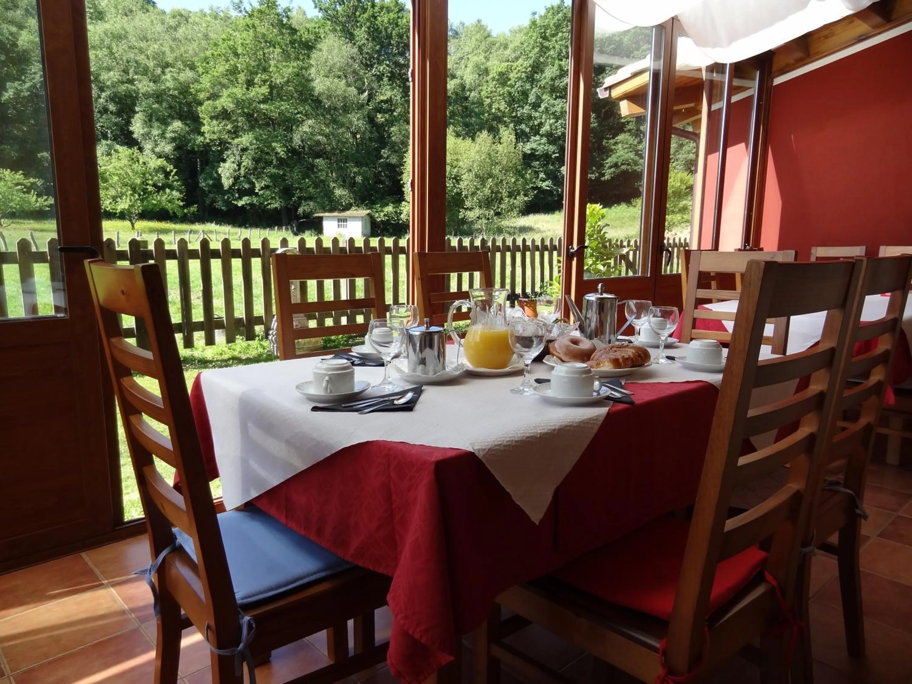 Restaurant/places to eat in Hotel La Ercina