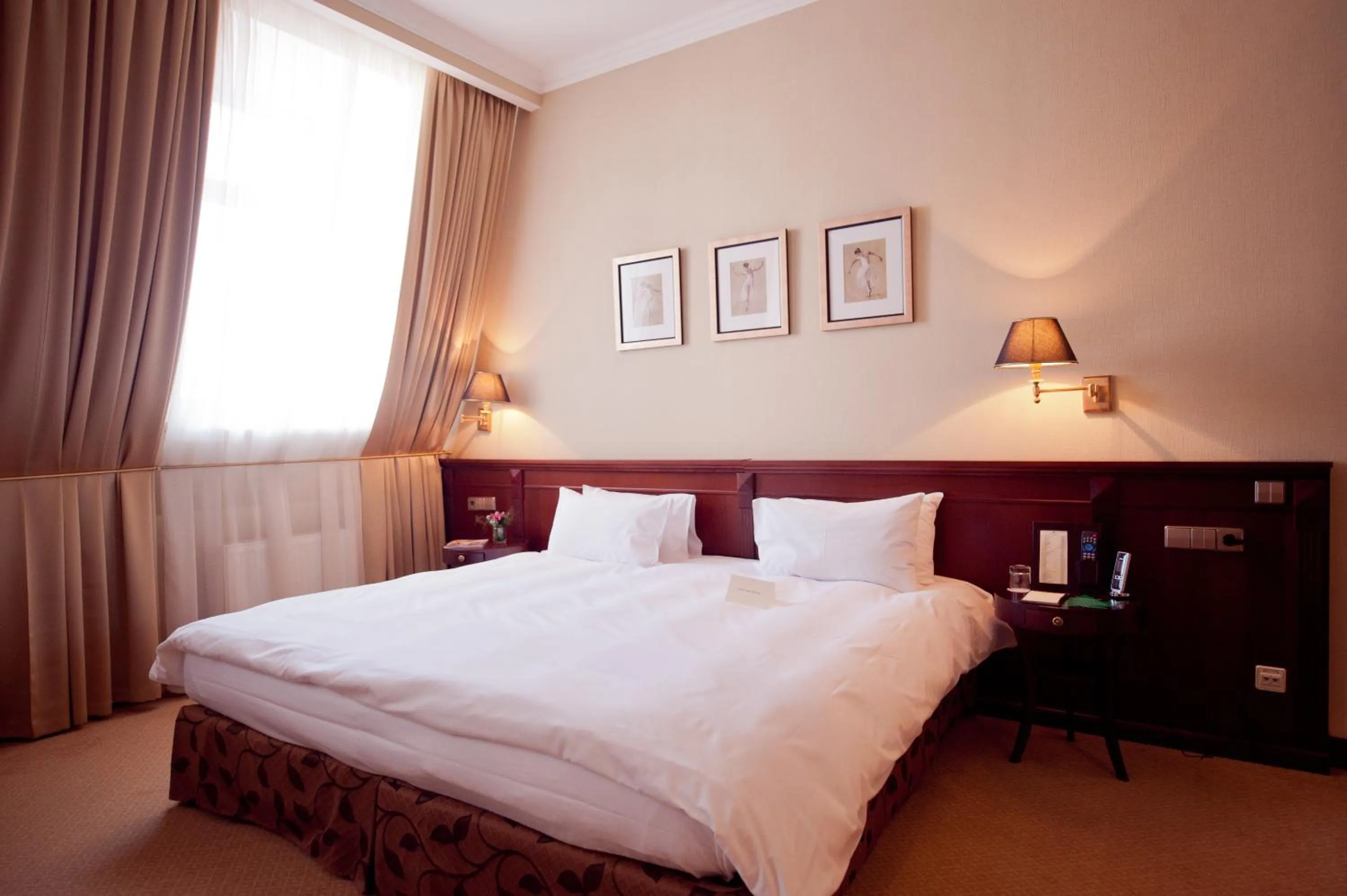 Bed in Opera Hotel - The Leading Hotels of the World