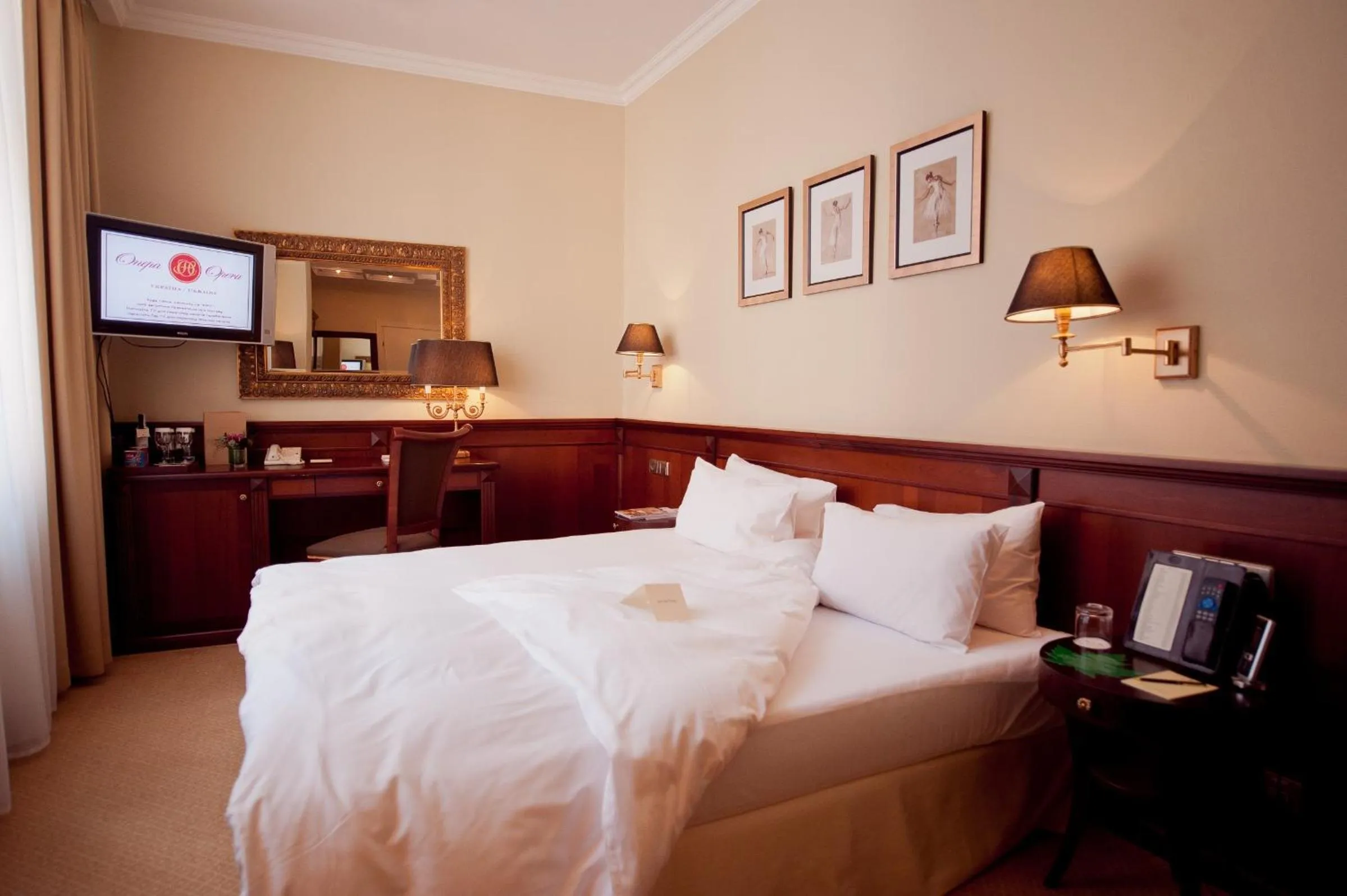Photo of the whole room, Bed in Opera Hotel - The Leading Hotels of the World