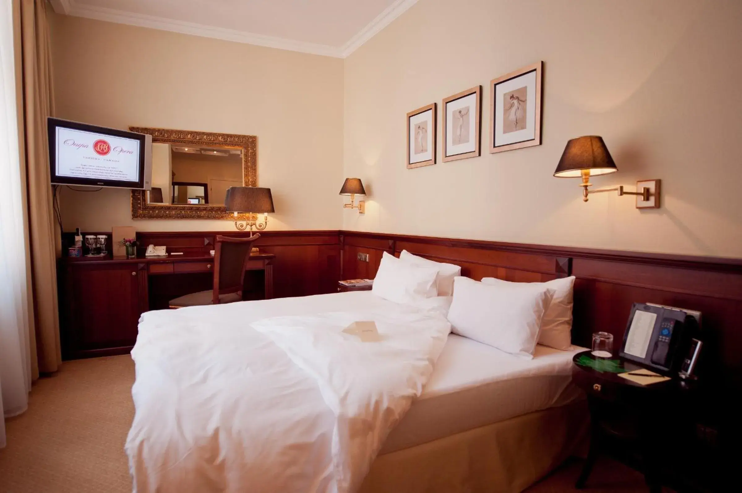 Standard Double or Twin Room - single occupancy in Opera Hotel - The Leading Hotels of the World Standard Double or Twin Room - single occupancy in Opera Hotel - The Leading Hotels of the World