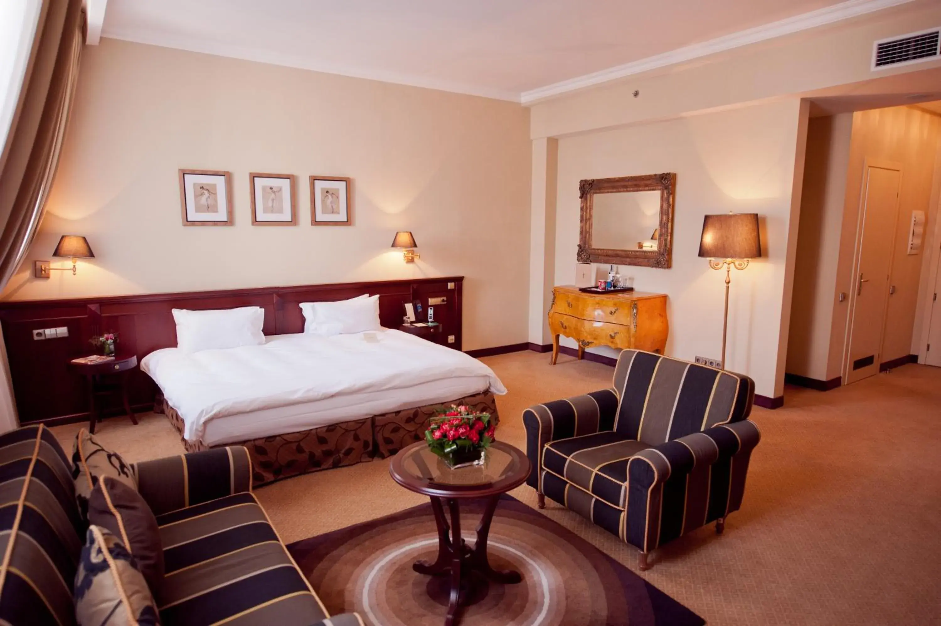 Superior Double Room - single occupancy in Opera Hotel - The Leading Hotels of the World Superior Double Room - single occupancy in Opera Hotel - The Leading Hotels of the World