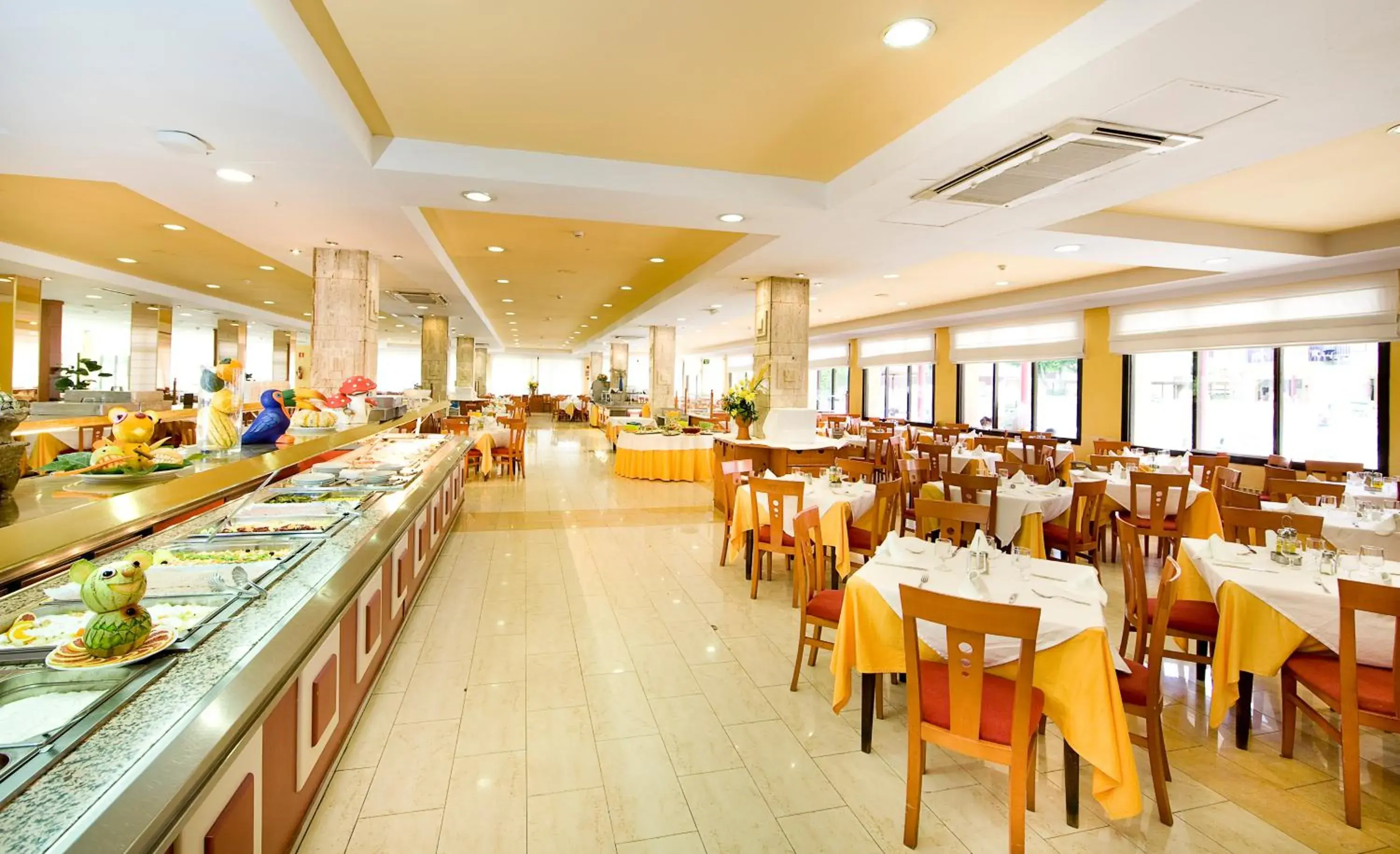 Restaurant/places to eat in Hotel Monarque Cendrillón Restaurant/places to eat in Hotel Monarque Cendrillón