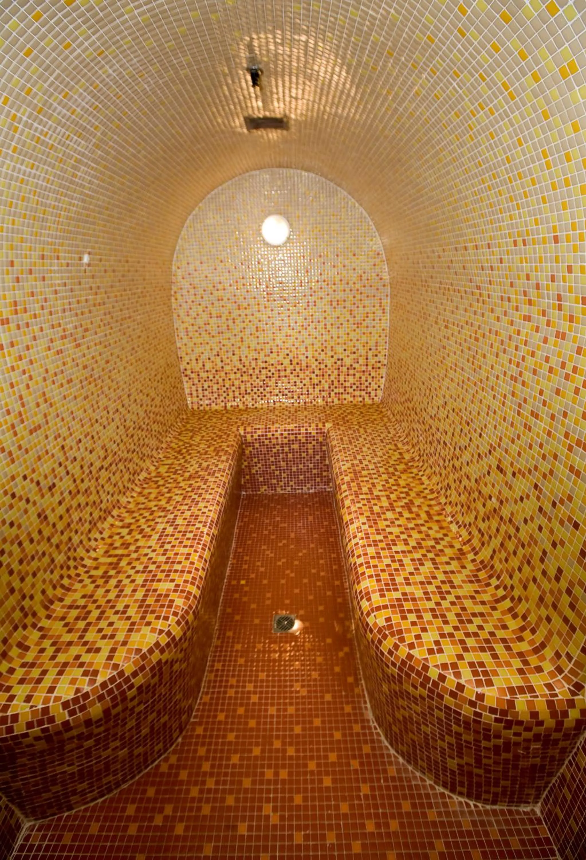 Steam room in Hotel Monarque Cendrillón