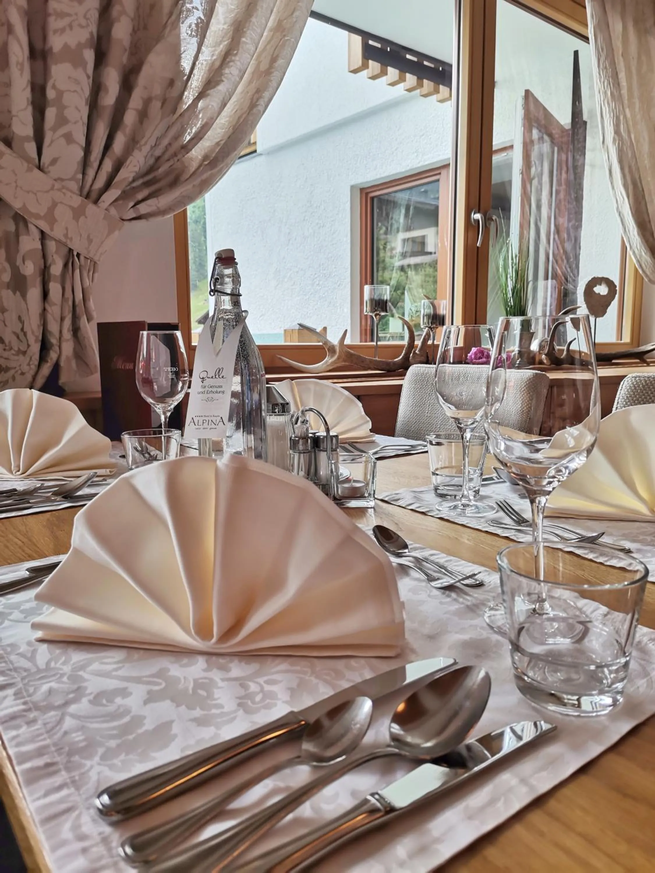 Dining area in Hotel Alpina