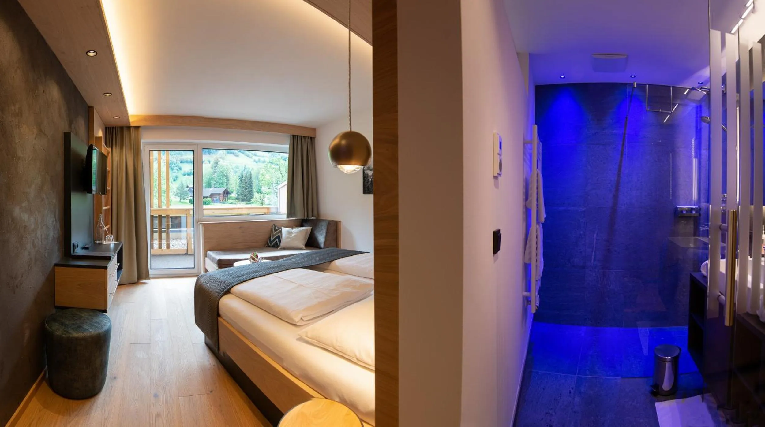 Bedroom, Bed in Hotel Alpina