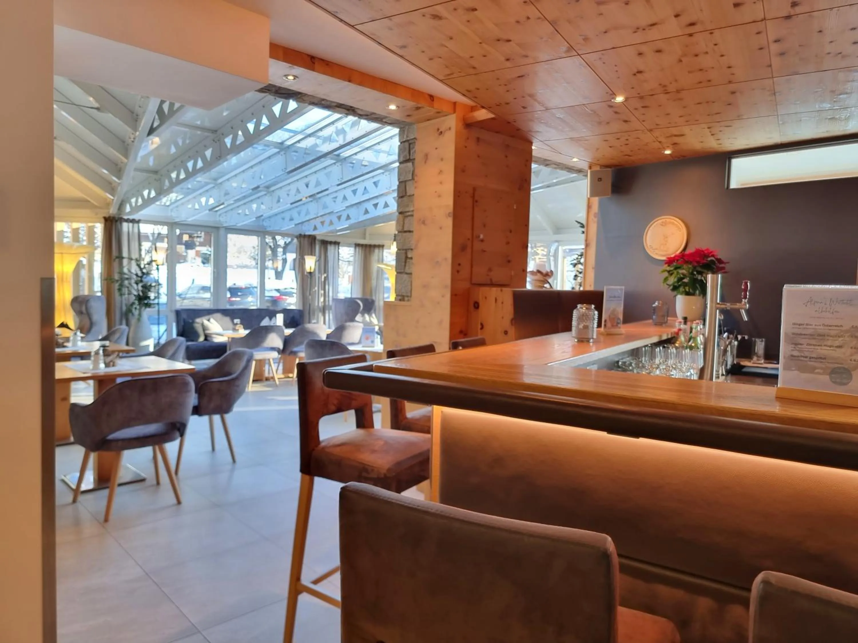 Lounge or bar in Hotel Alpina