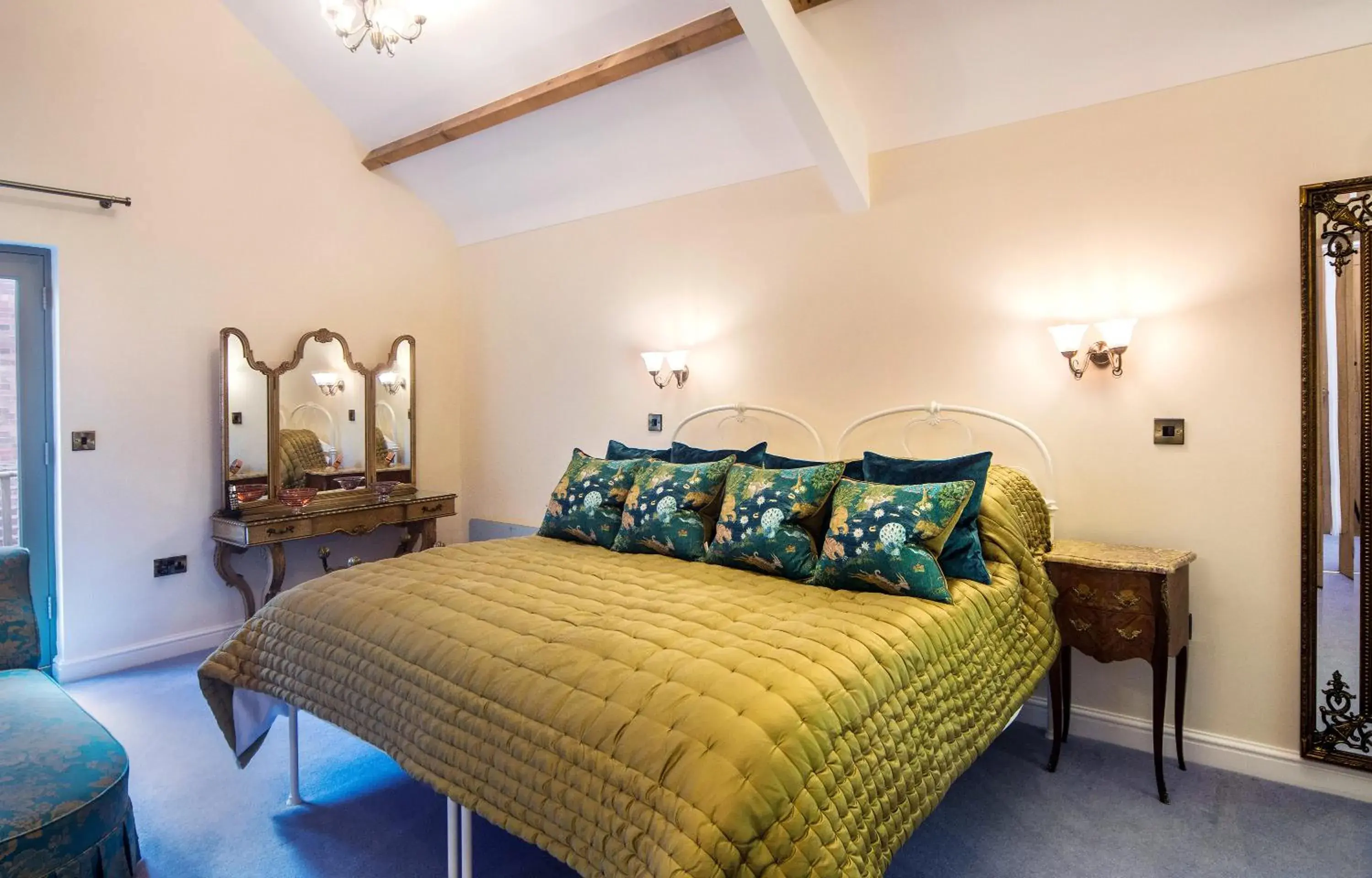 Garden Master Suite in Palé Hall Garden Master Suite in Palé Hall