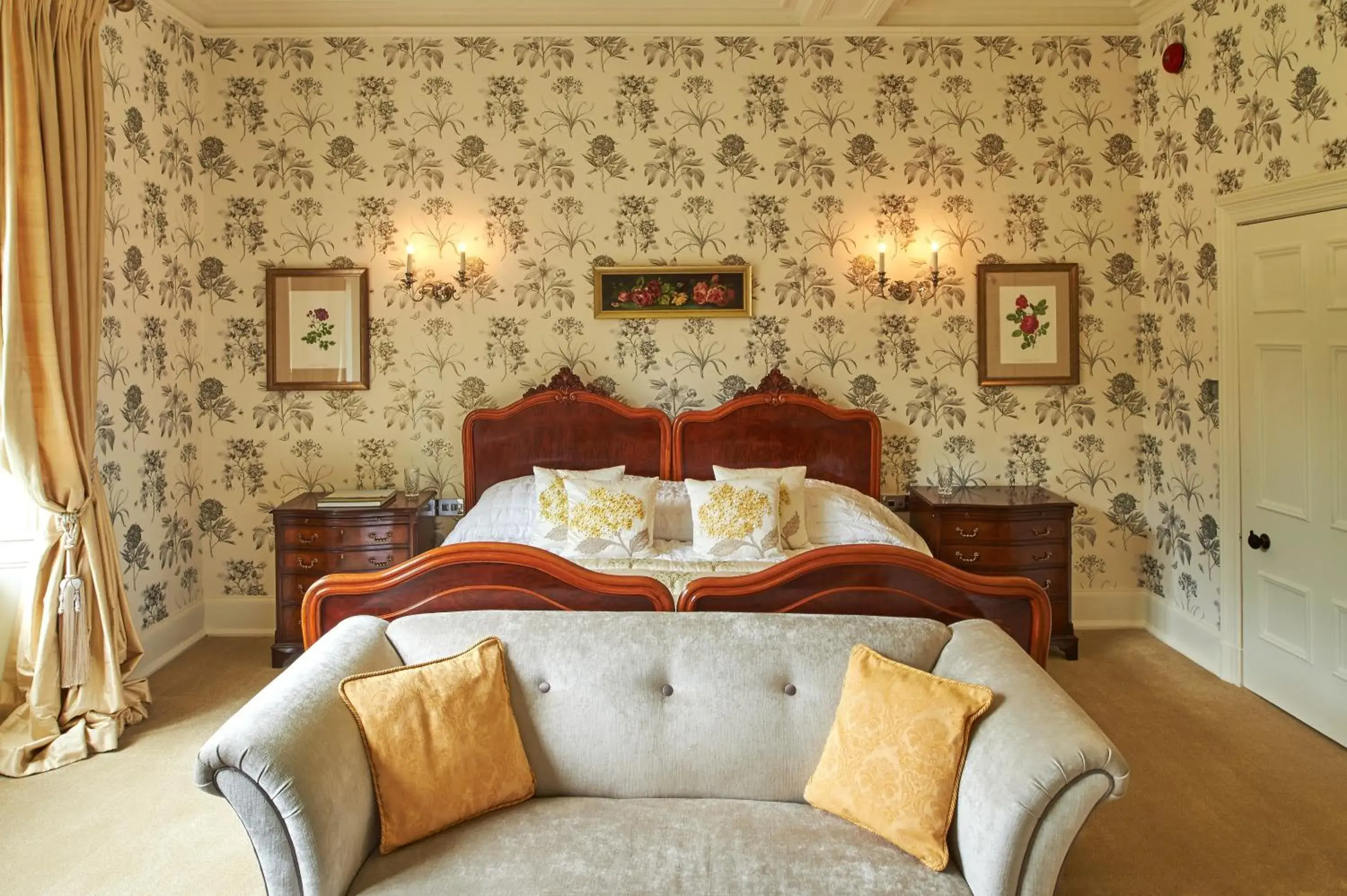 Shower, Bed in Palé Hall Shower, Bed in Palé Hall