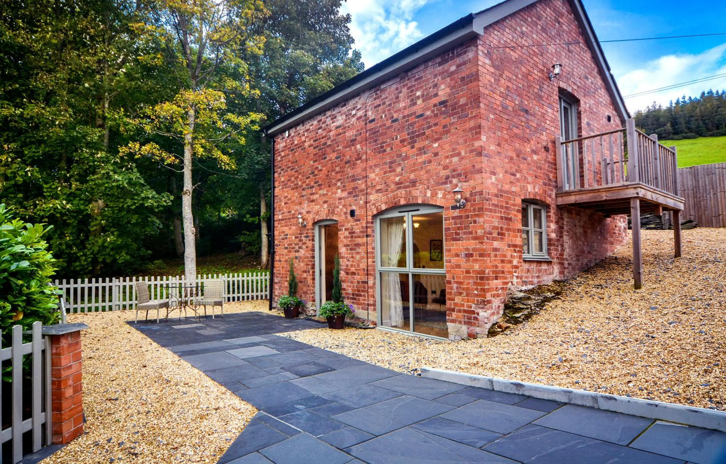 Property building in Palé Hall