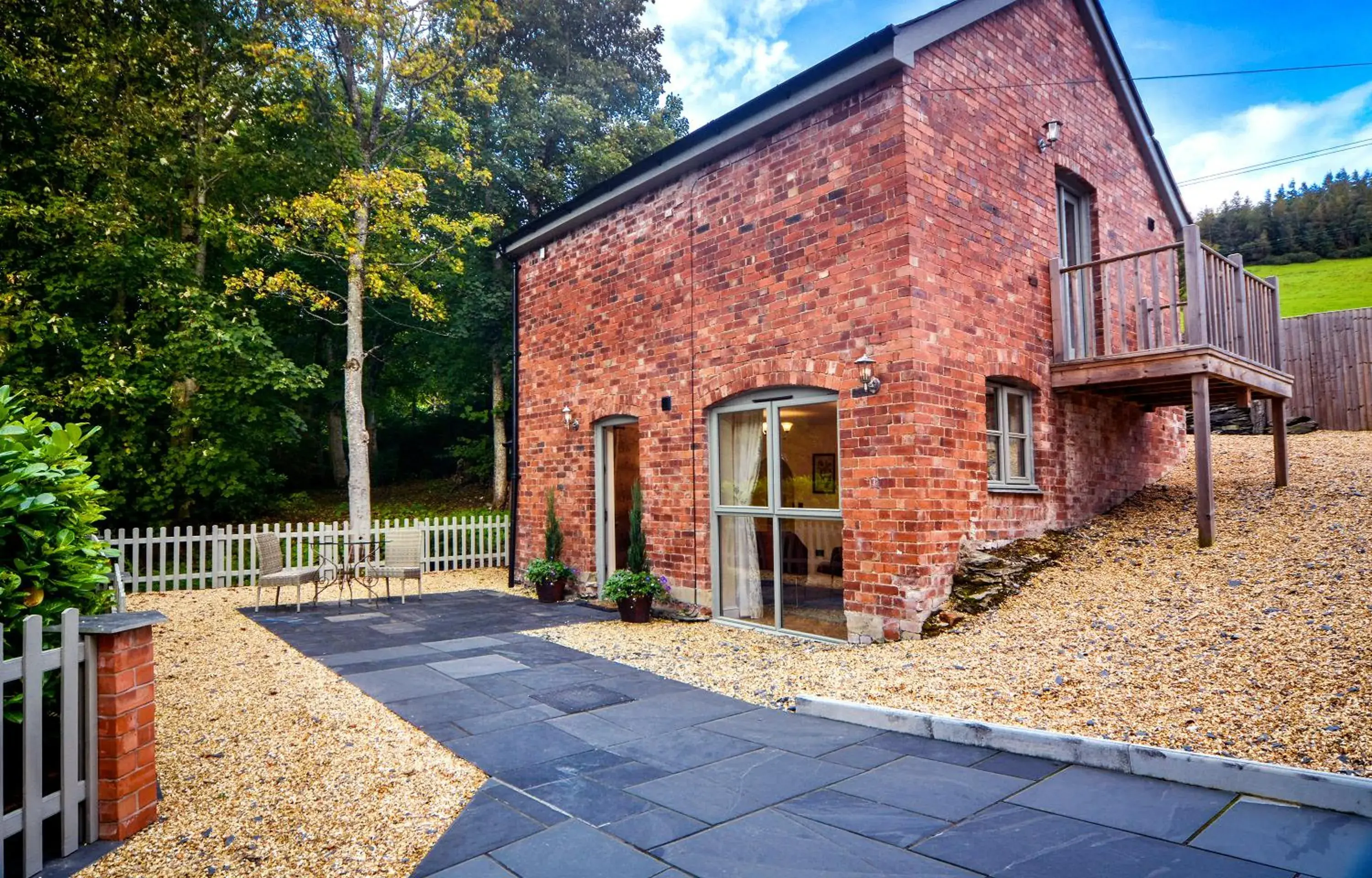 Property building in Palé Hall Property building in Palé Hall