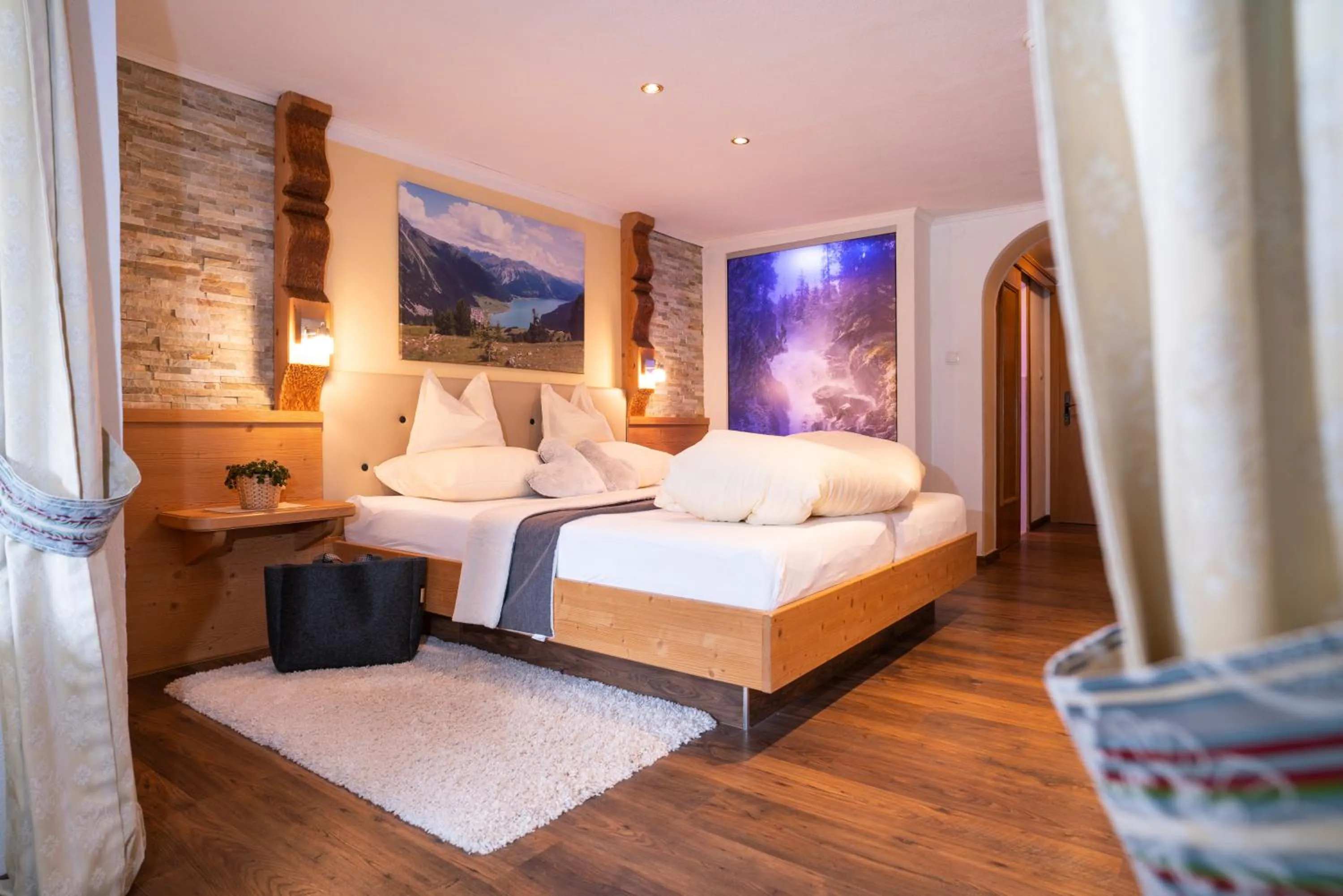 Photo of the whole room, Bed in Beauty & Wellness Hotel Tirolerhof