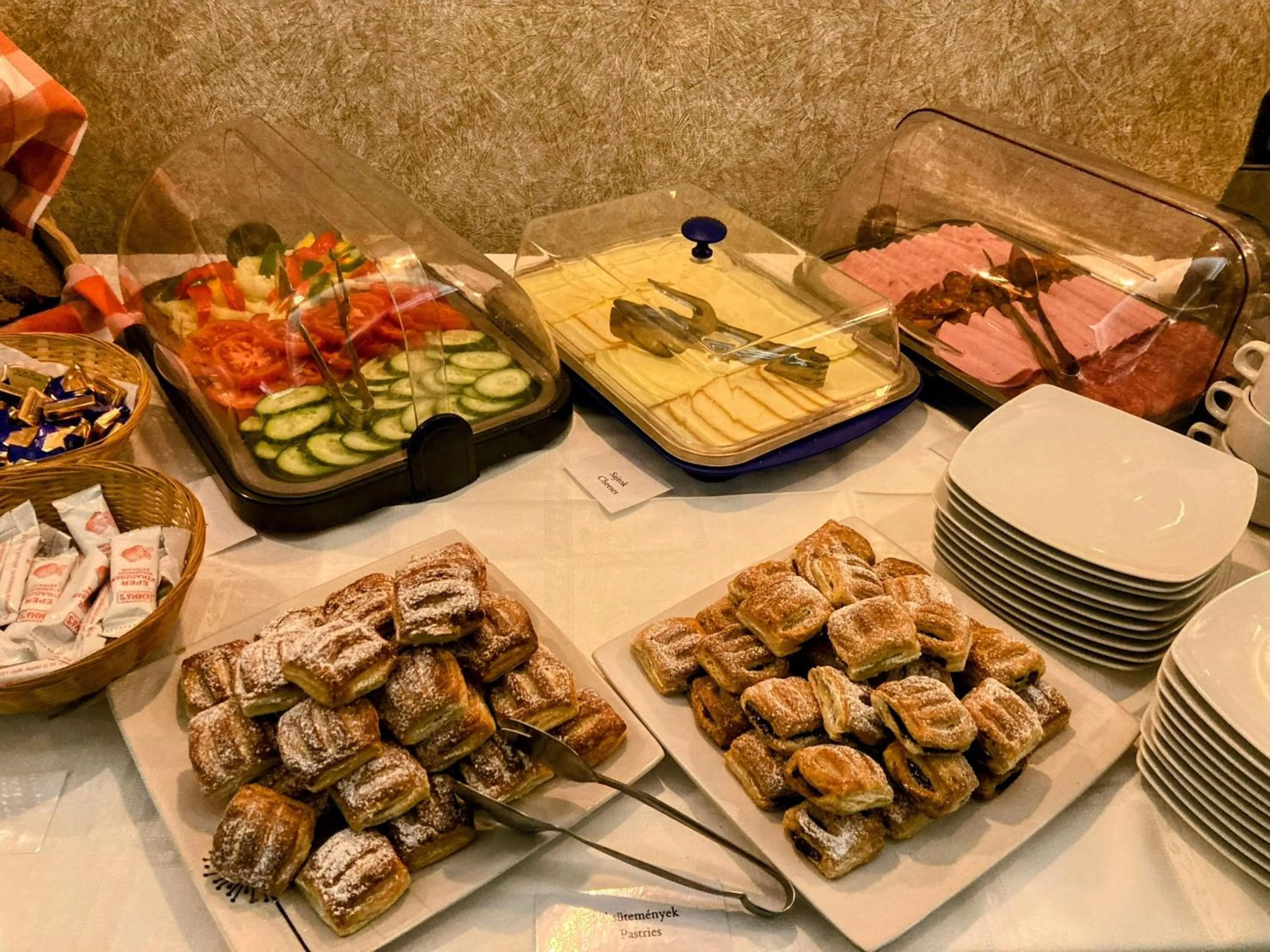 Breakfast in Öreg-tó Hotel és Rendezvénytér