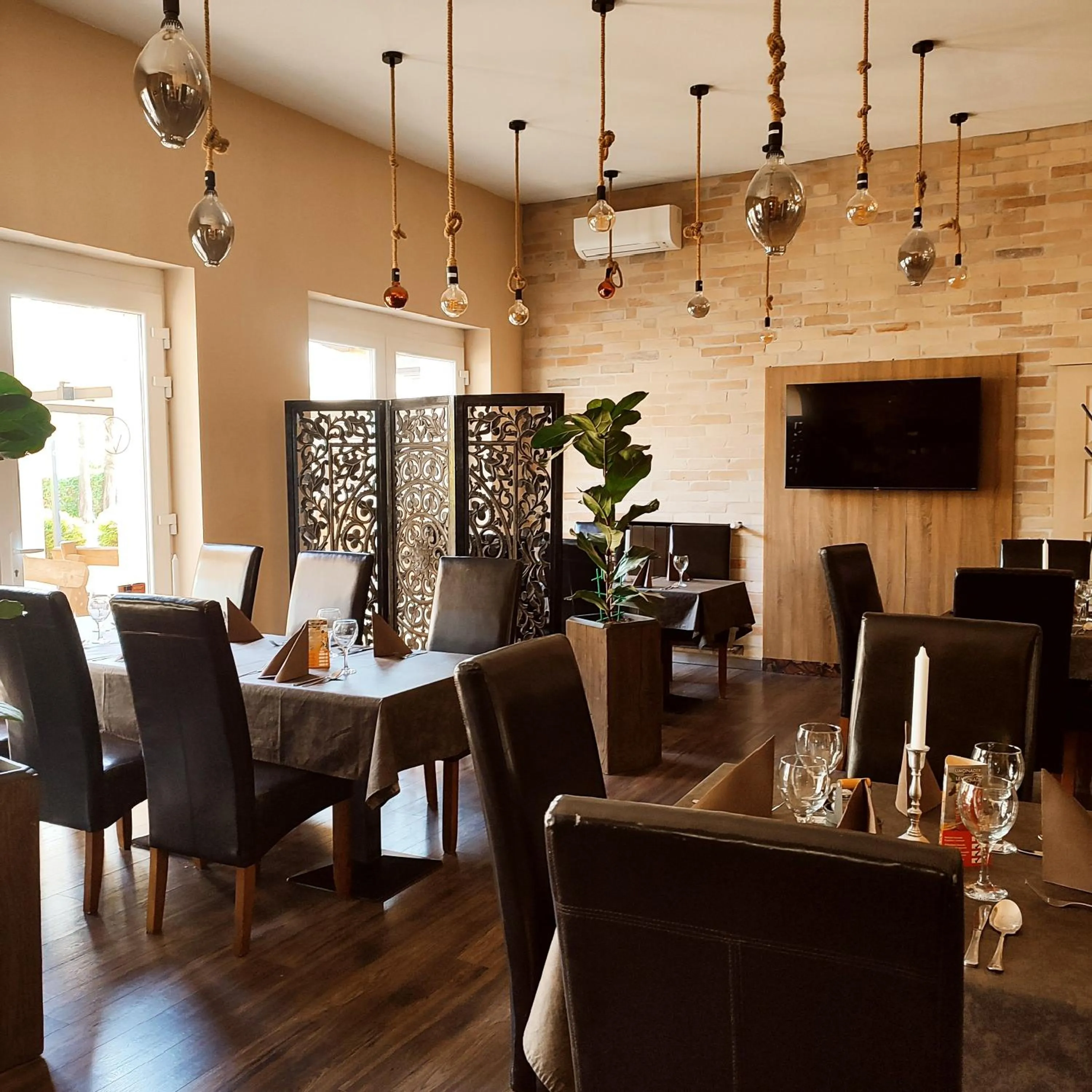 Restaurant/places to eat in Öreg-tó Hotel és Rendezvénytér