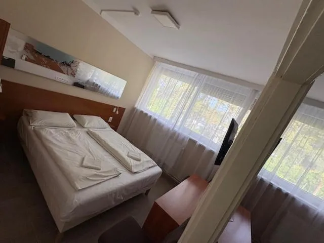 Bed in Öreg-tó Hotel és Rendezvénytér