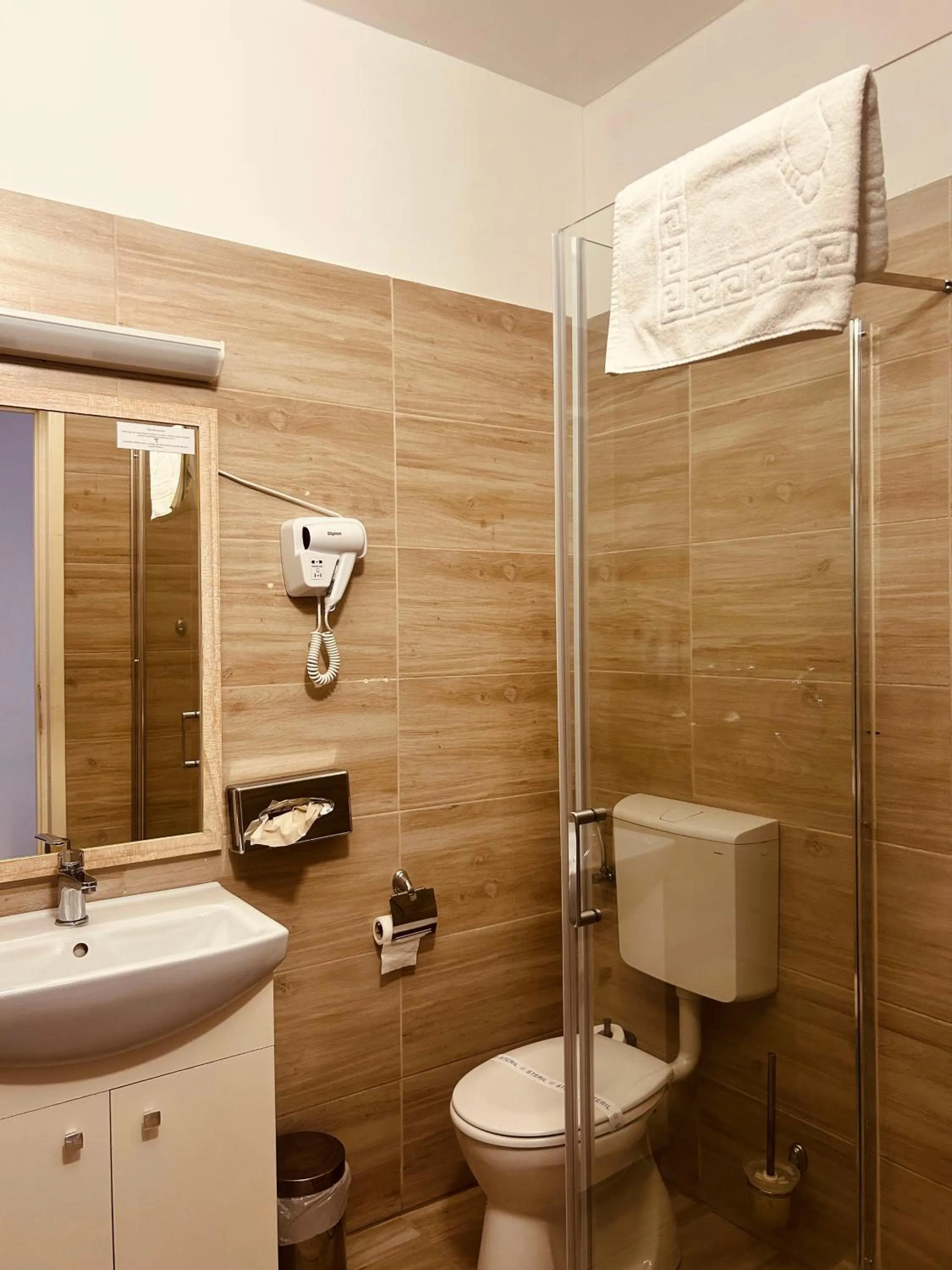 Bathroom in Öreg-tó Hotel és Rendezvénytér