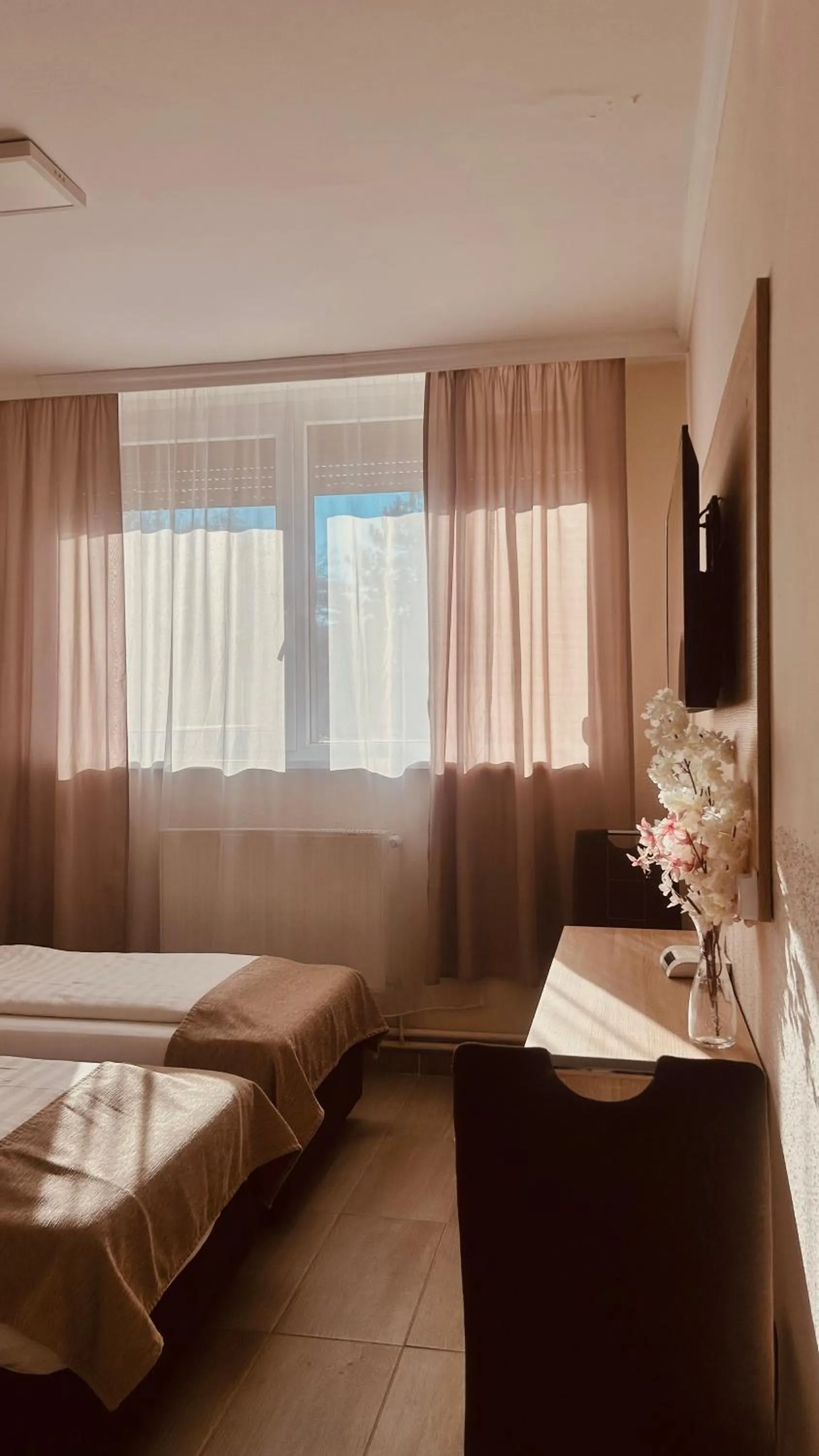 Photo of the whole room, Bed in Öreg-tó Hotel és Rendezvénytér