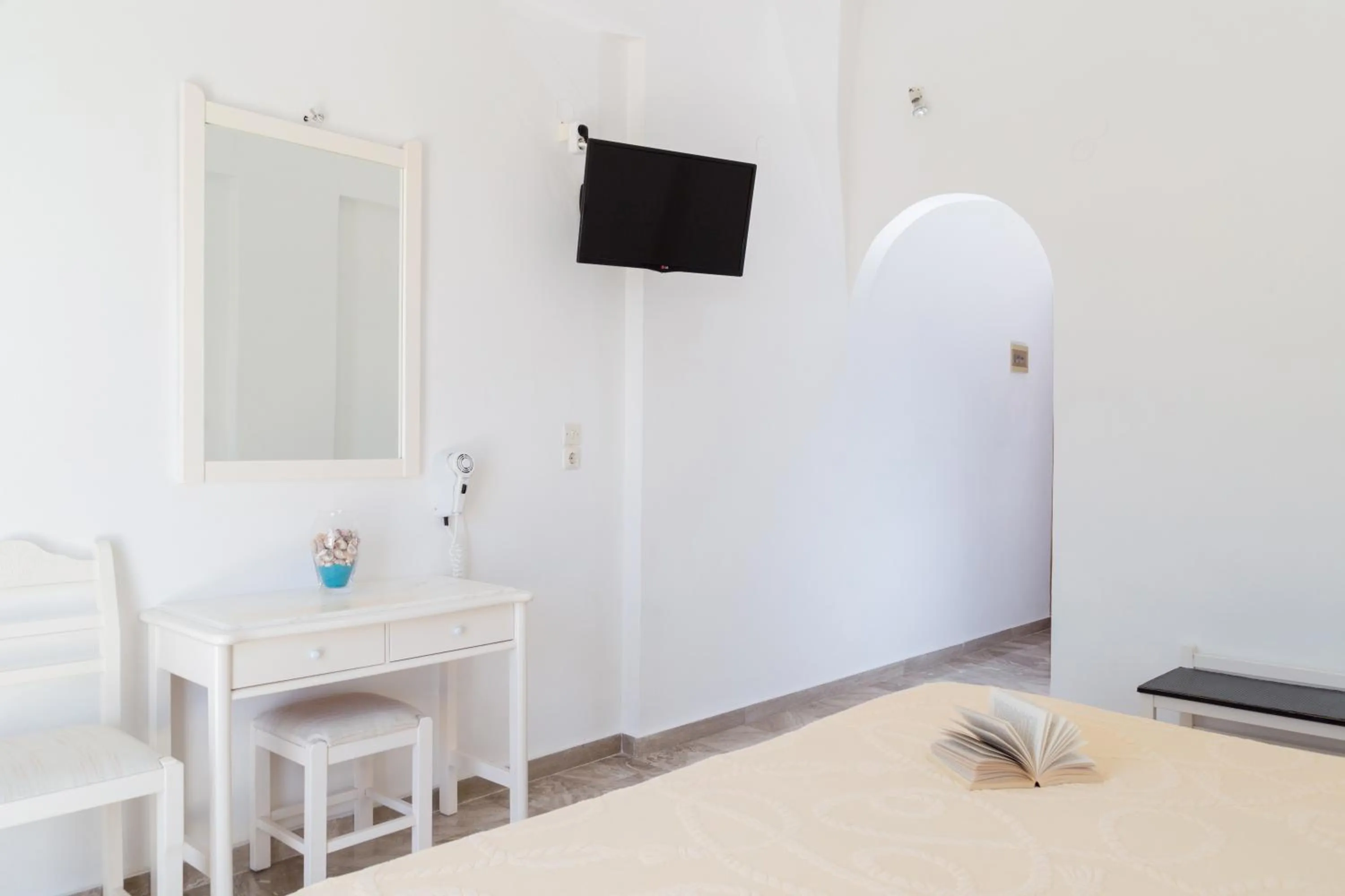 TV and multimedia in Areti Hotel