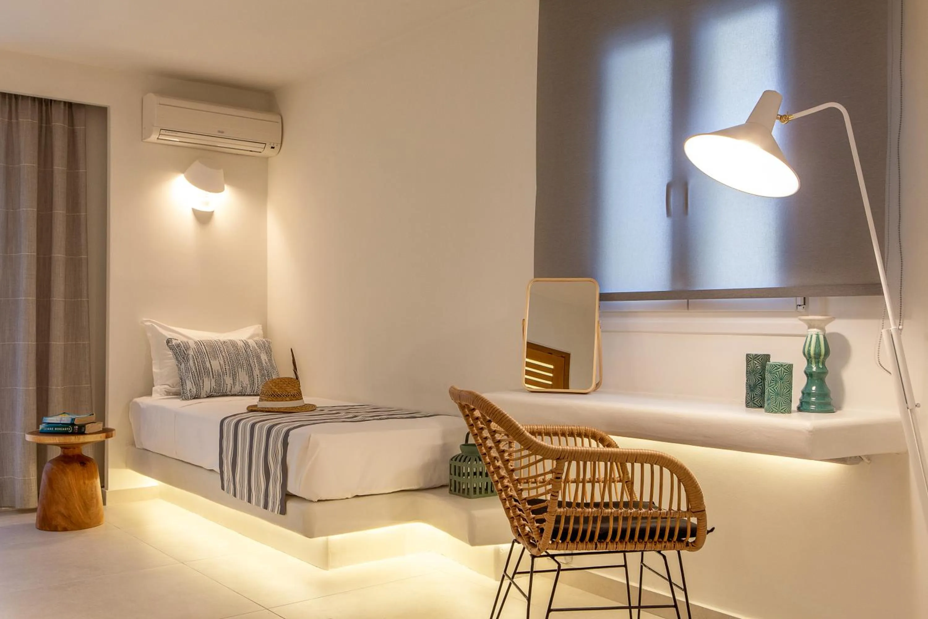 Bedroom, Bed in Margarenia