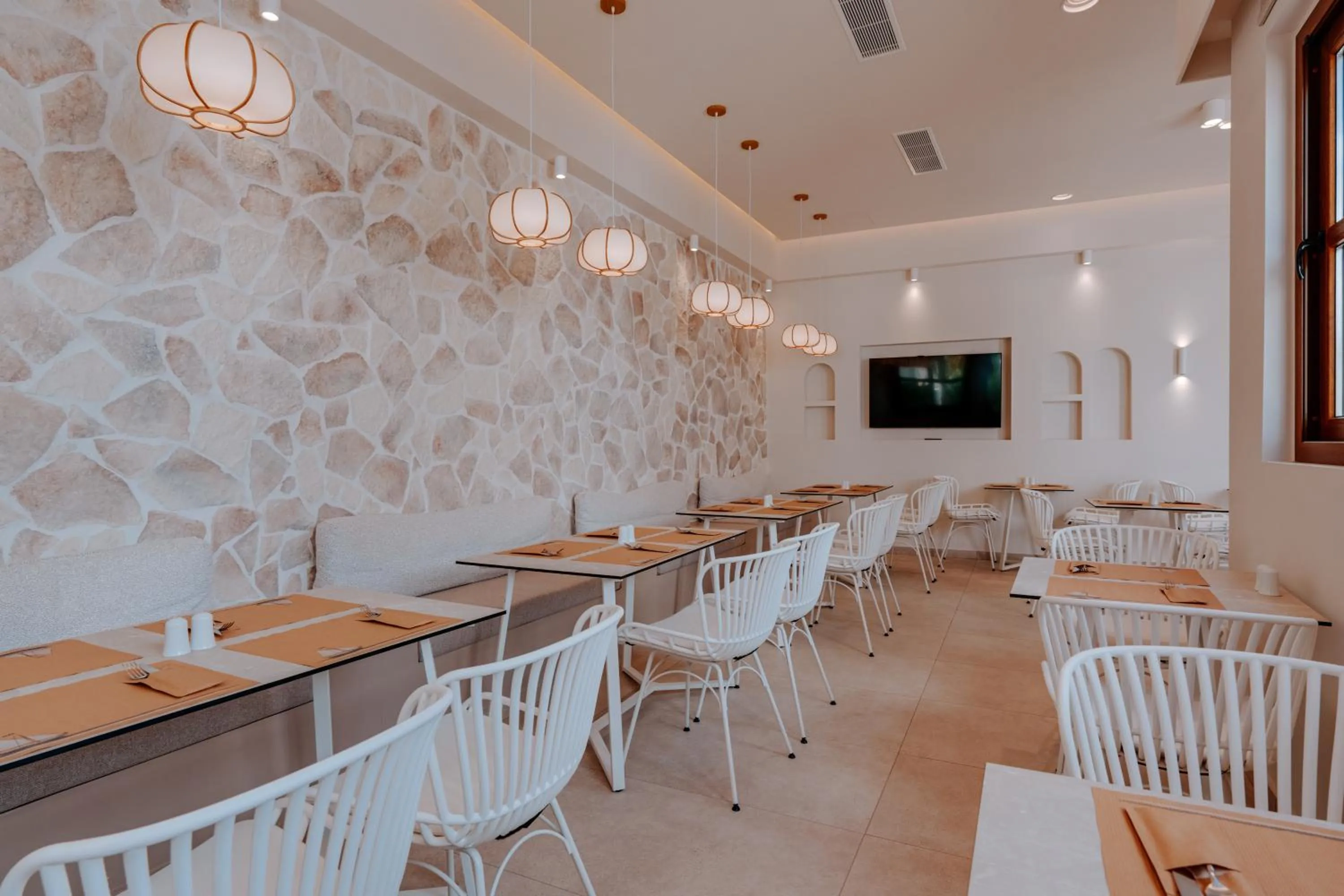 Restaurant/places to eat in Margarenia