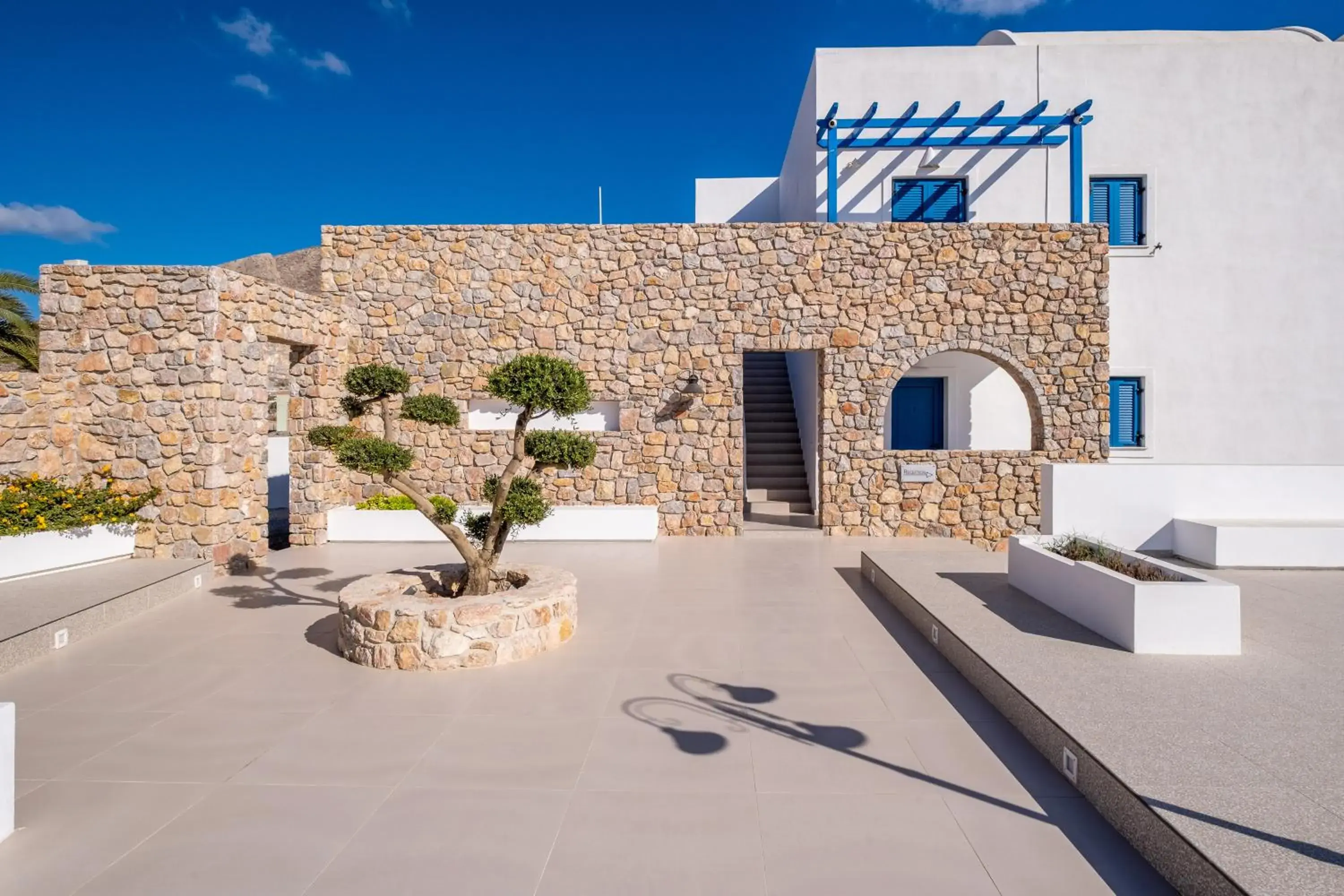 Facade/entrance in Margarenia Facade/entrance in Margarenia