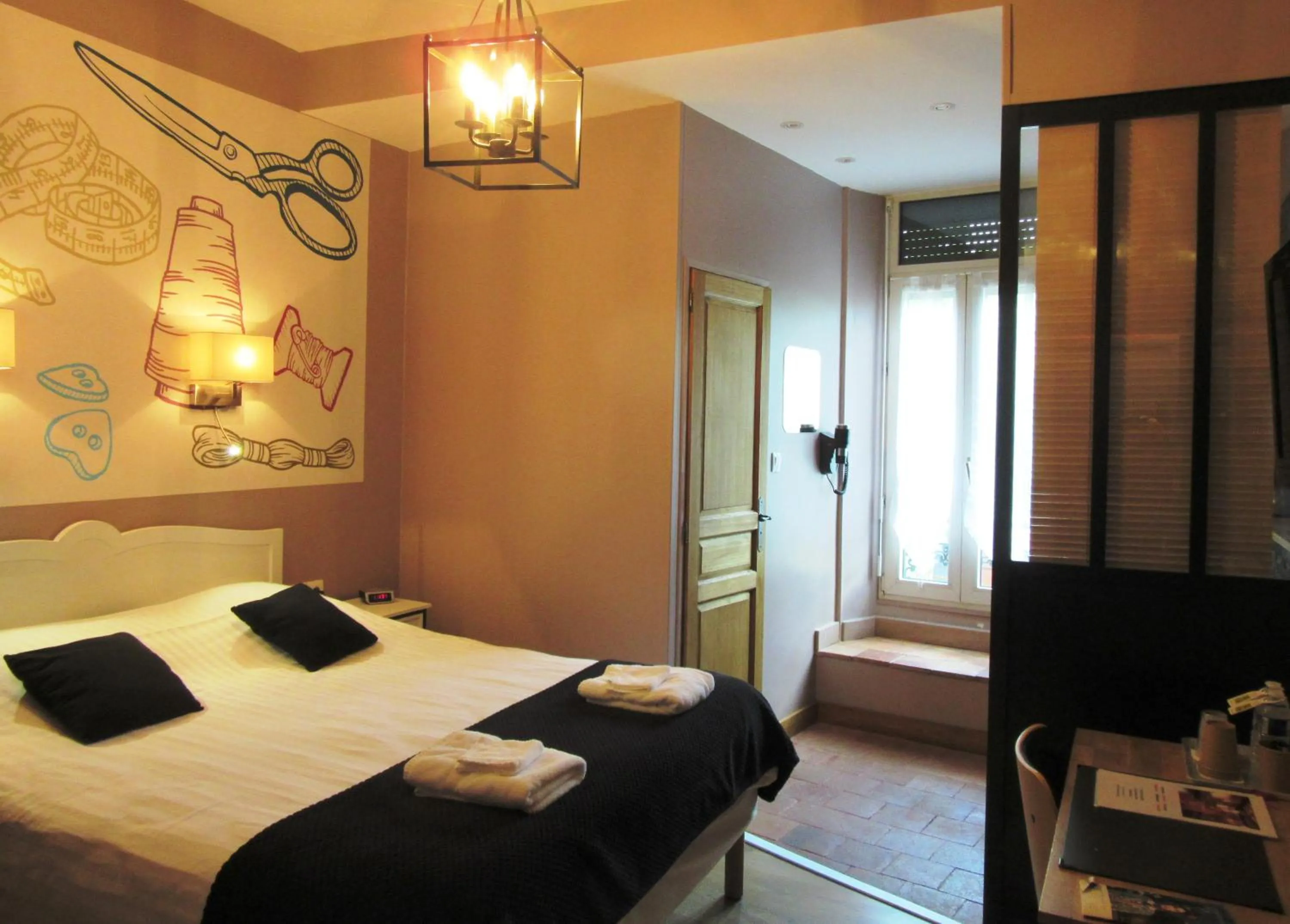 Bed in Logis Hôtel des Causses