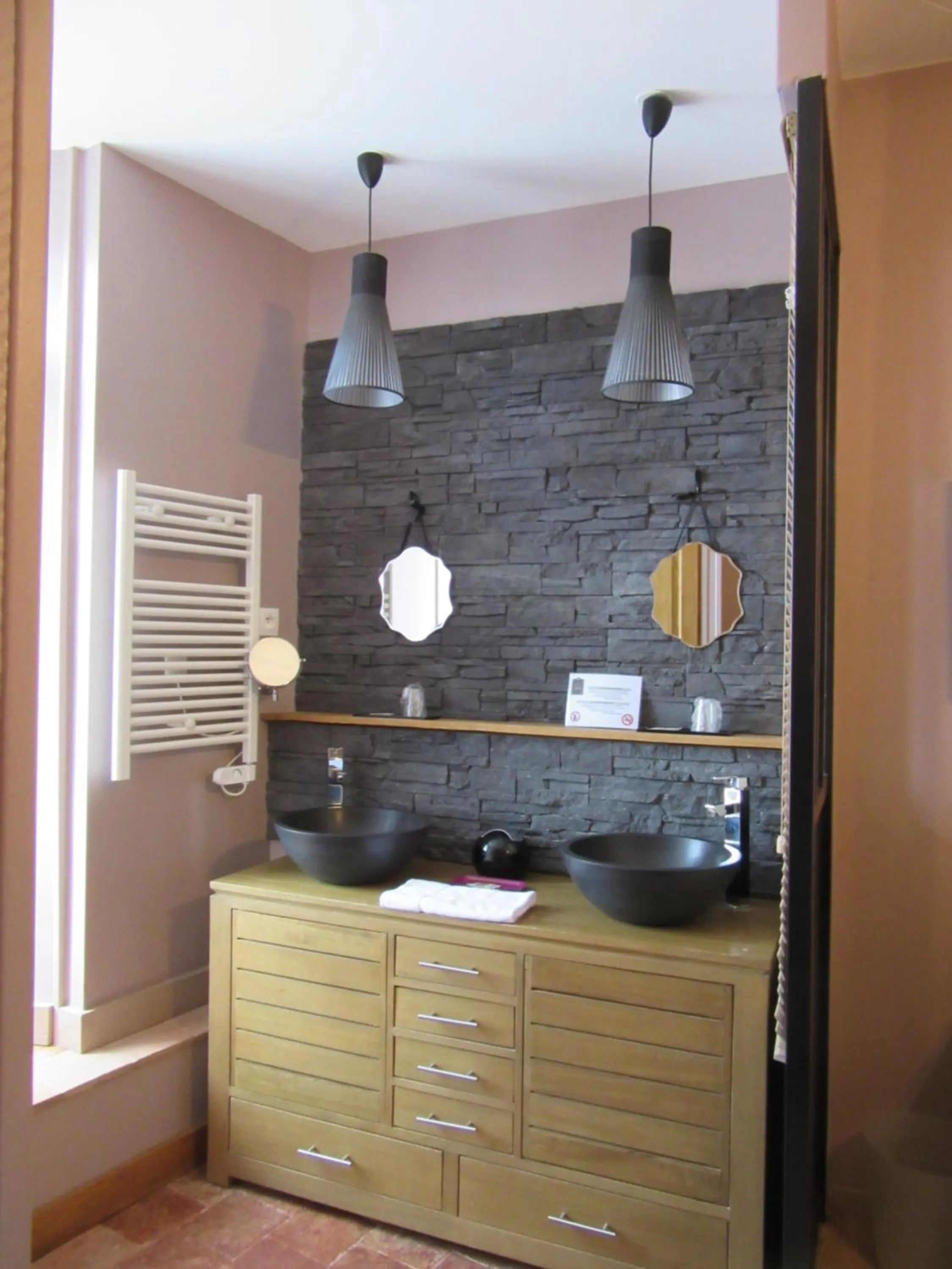 Shower in Logis Hôtel des Causses