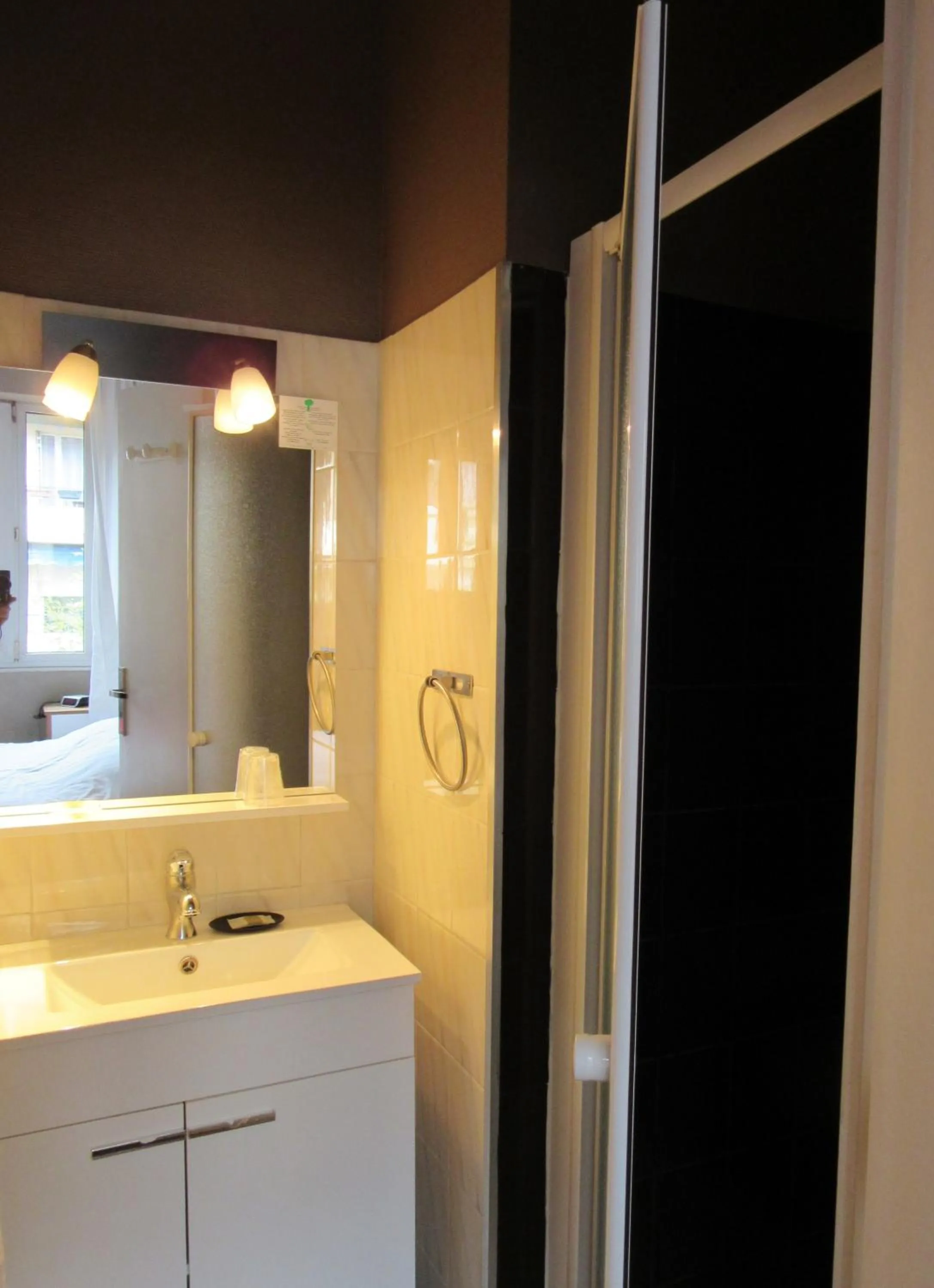 Bathroom in Logis Hôtel des Causses