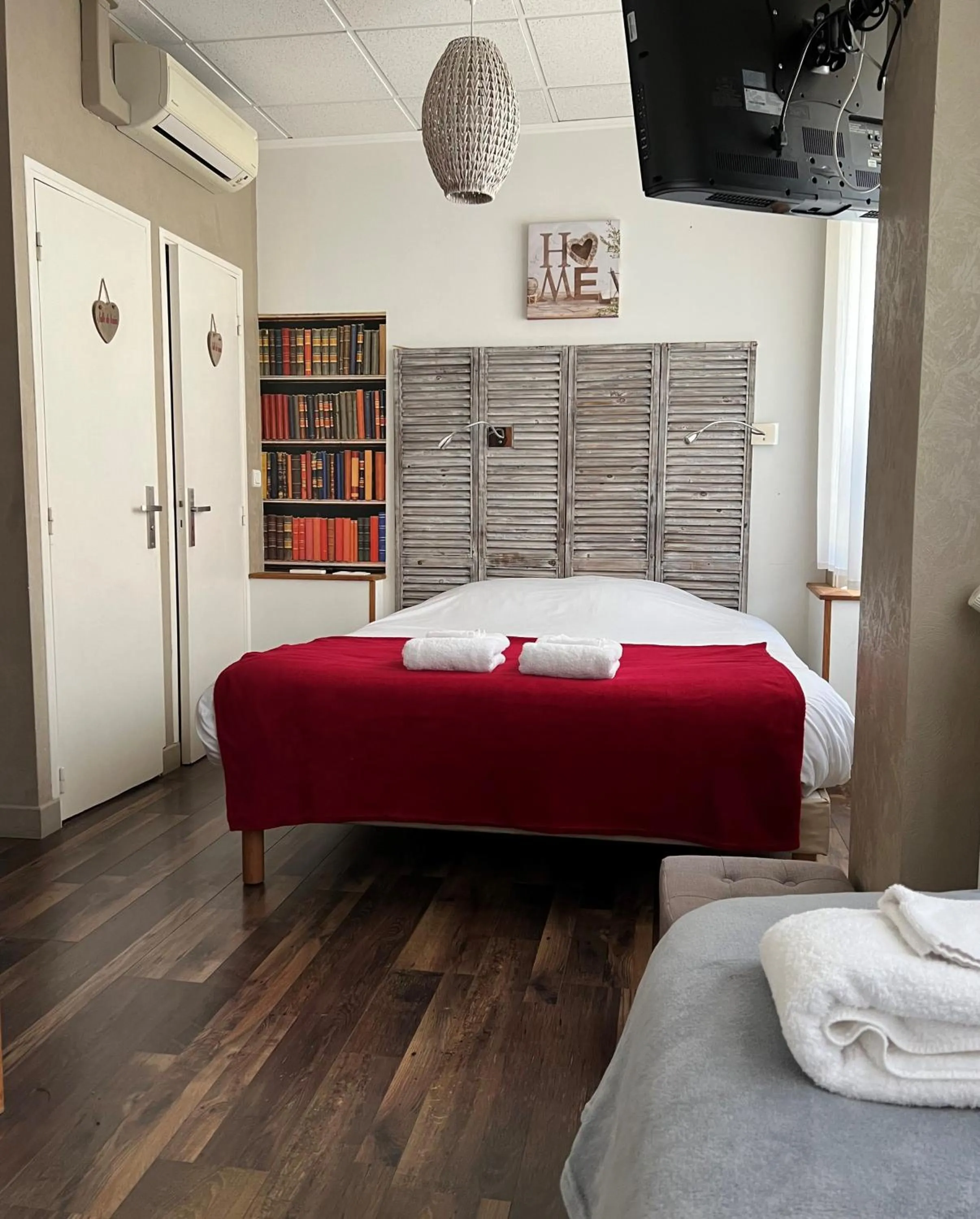 Bedroom, Bed in Logis Hôtel des Causses