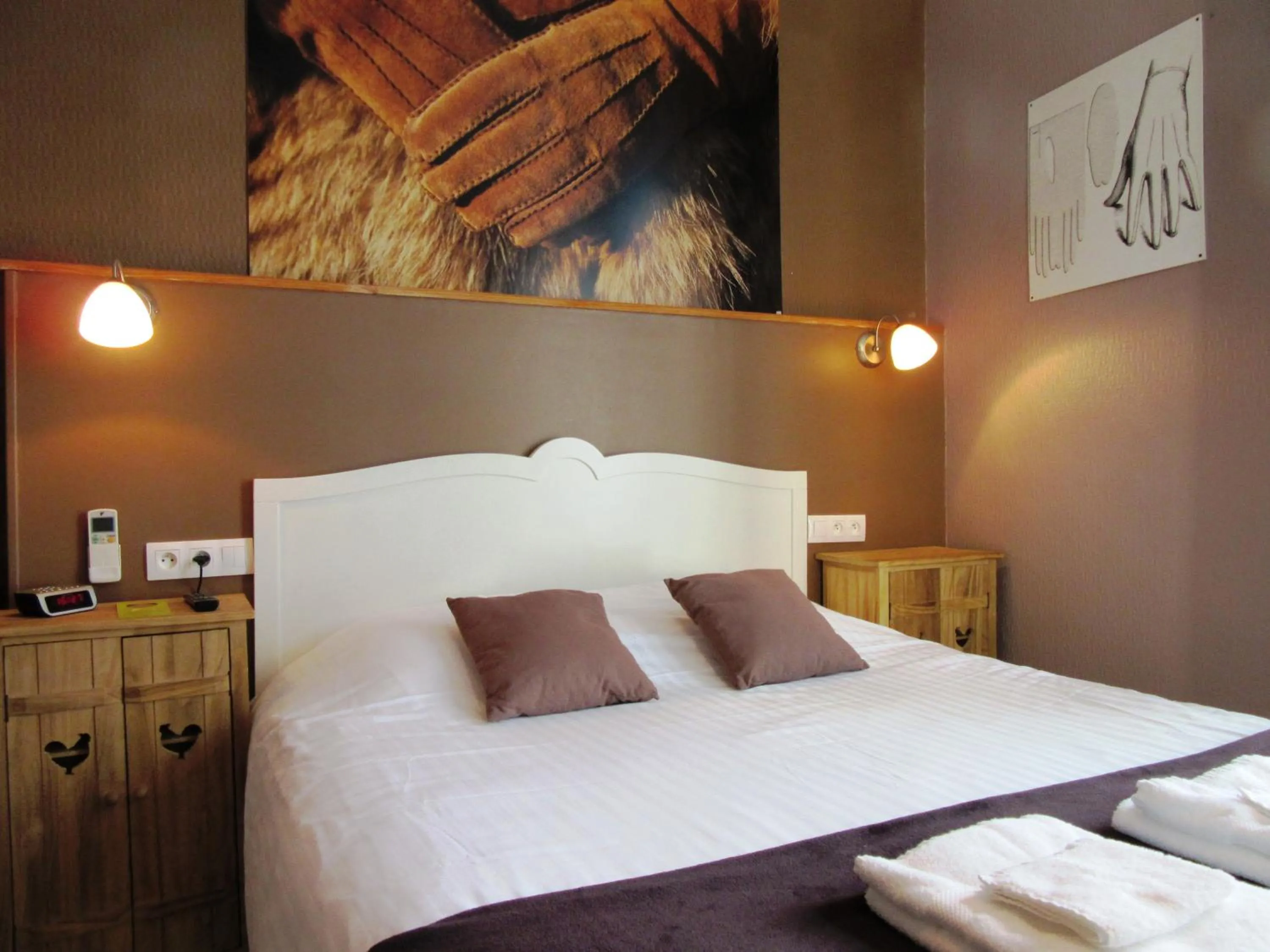 Bedroom, Bed in Logis Hôtel des Causses