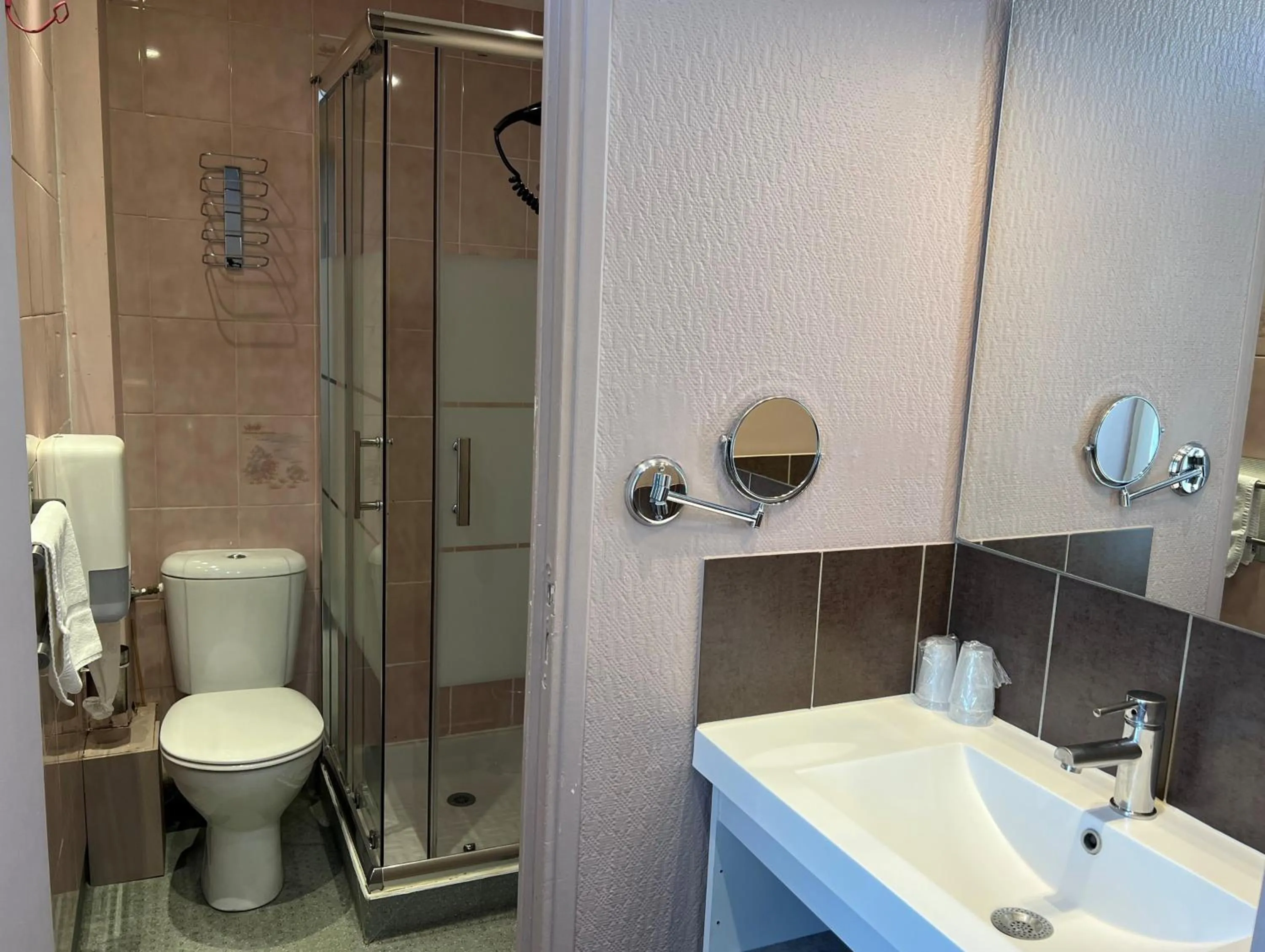 Bathroom in Logis Hôtel des Causses