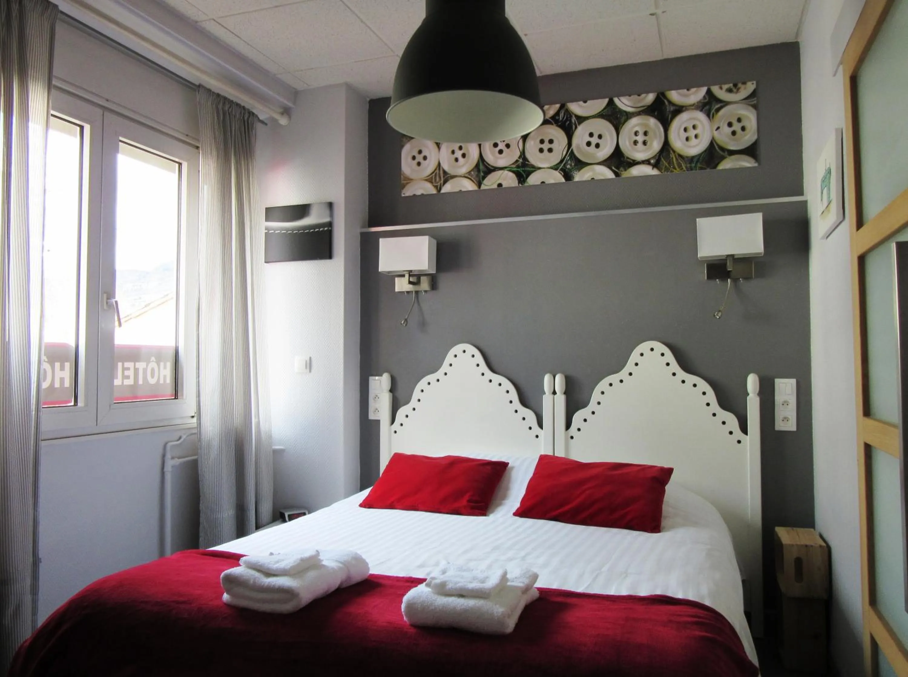 Bed in Logis Hôtel des Causses