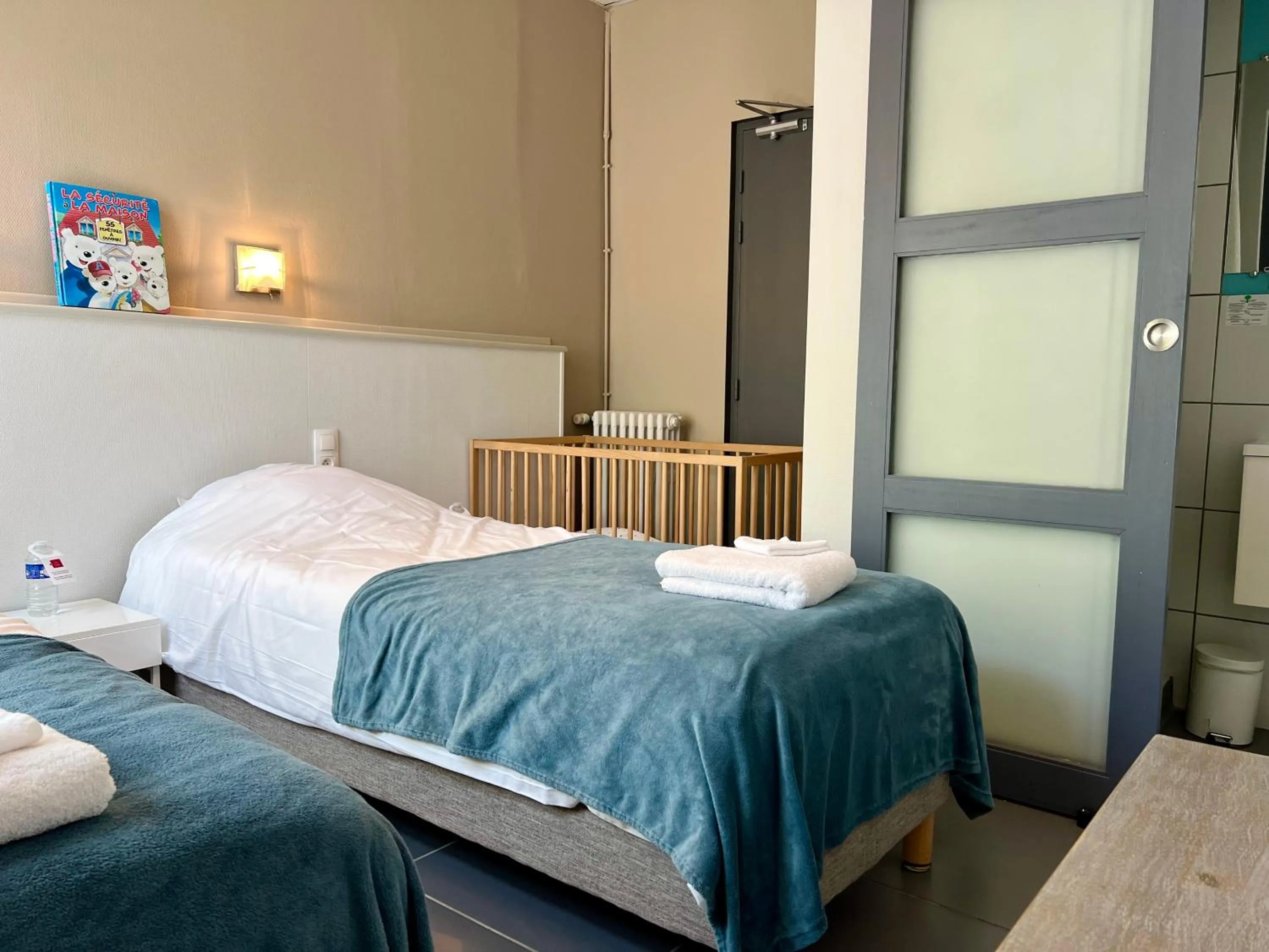 Bedroom, Bed in Logis Hôtel des Causses