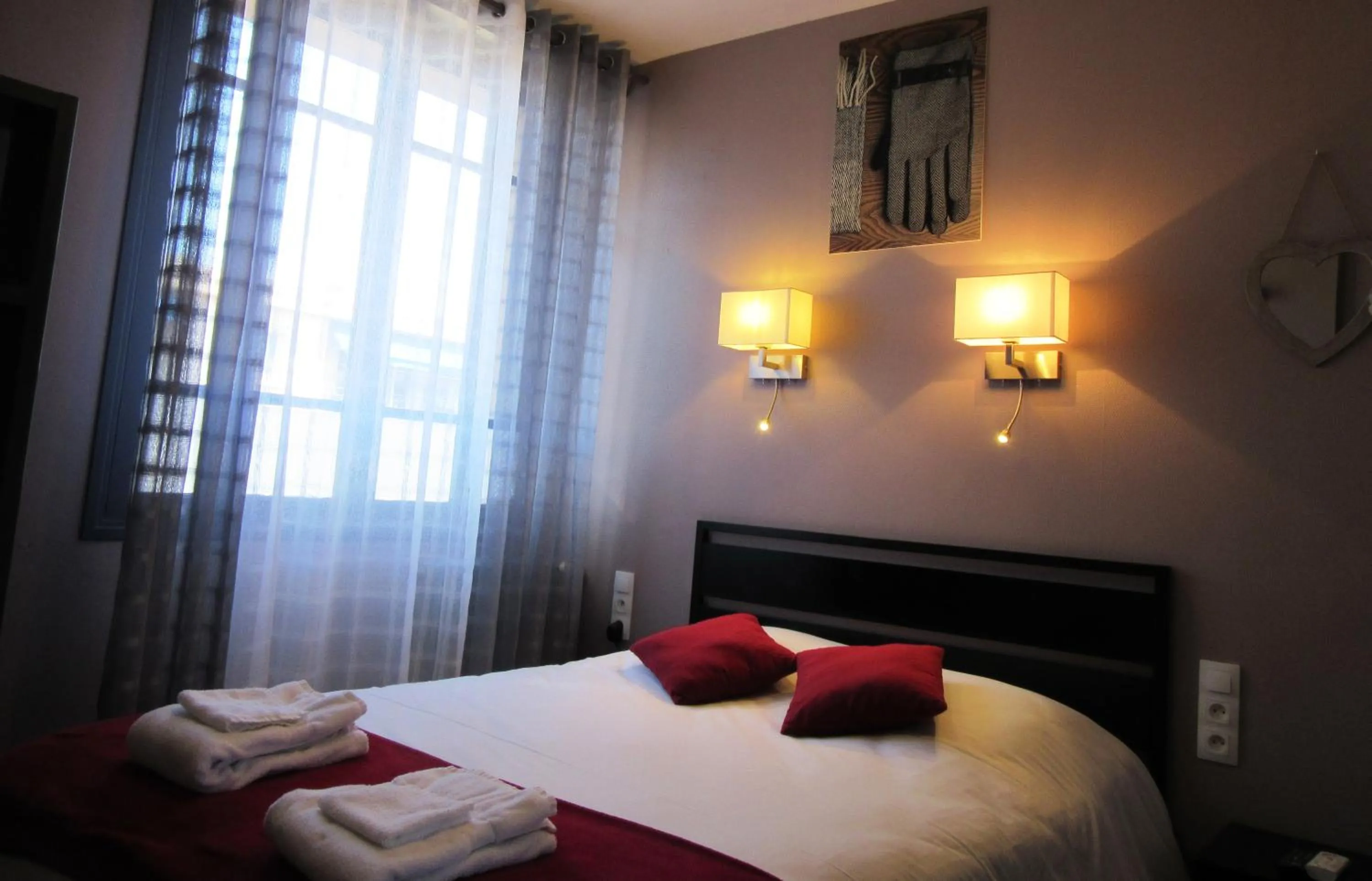Bed in Logis Hôtel des Causses