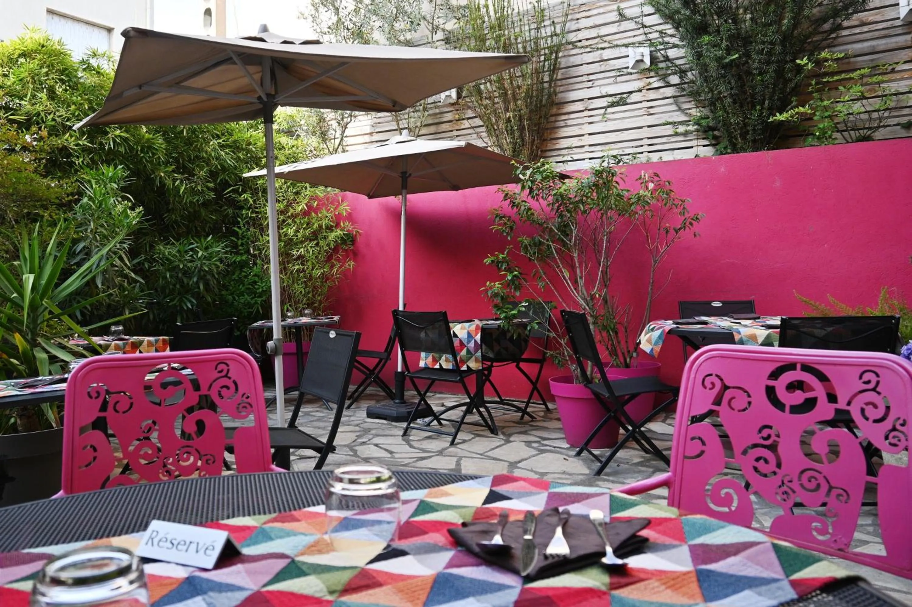 Patio in Logis Hôtel des Causses