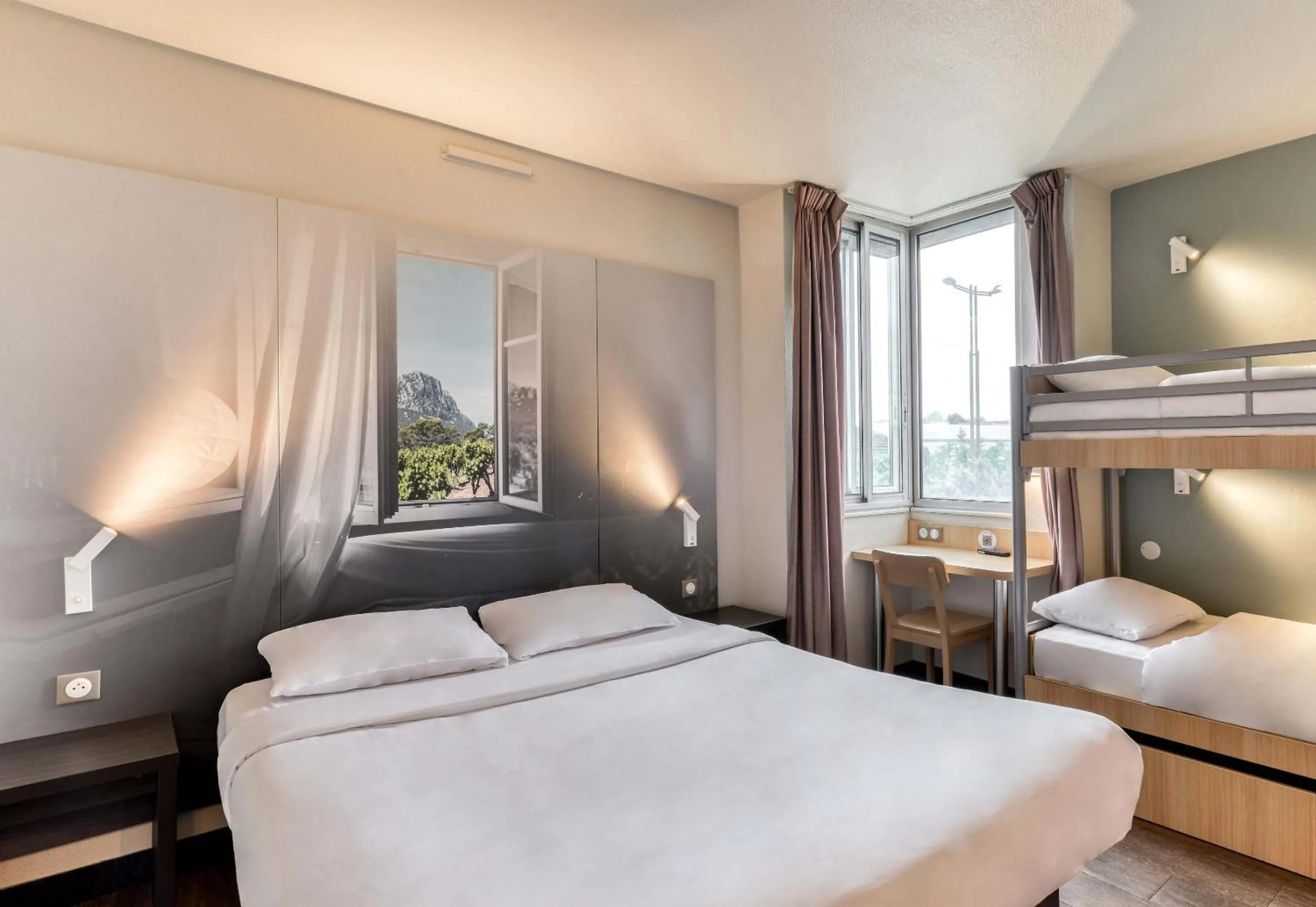 Bedroom, Bed in B&B HOTEL Montpellier Vendargues