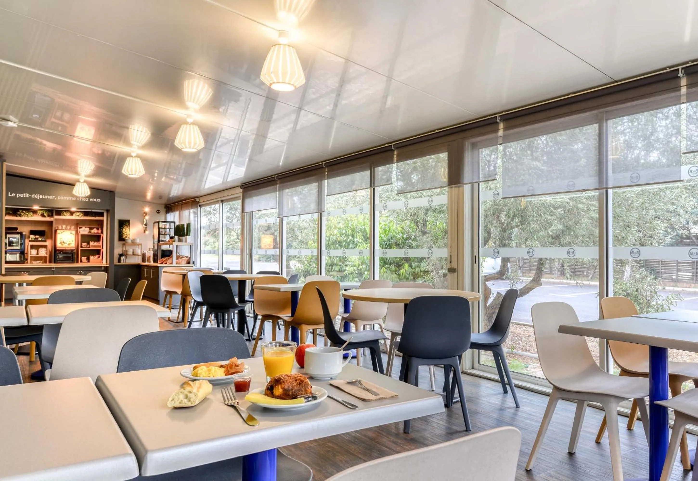 Restaurant/places to eat in B&B HOTEL Montpellier Vendargues