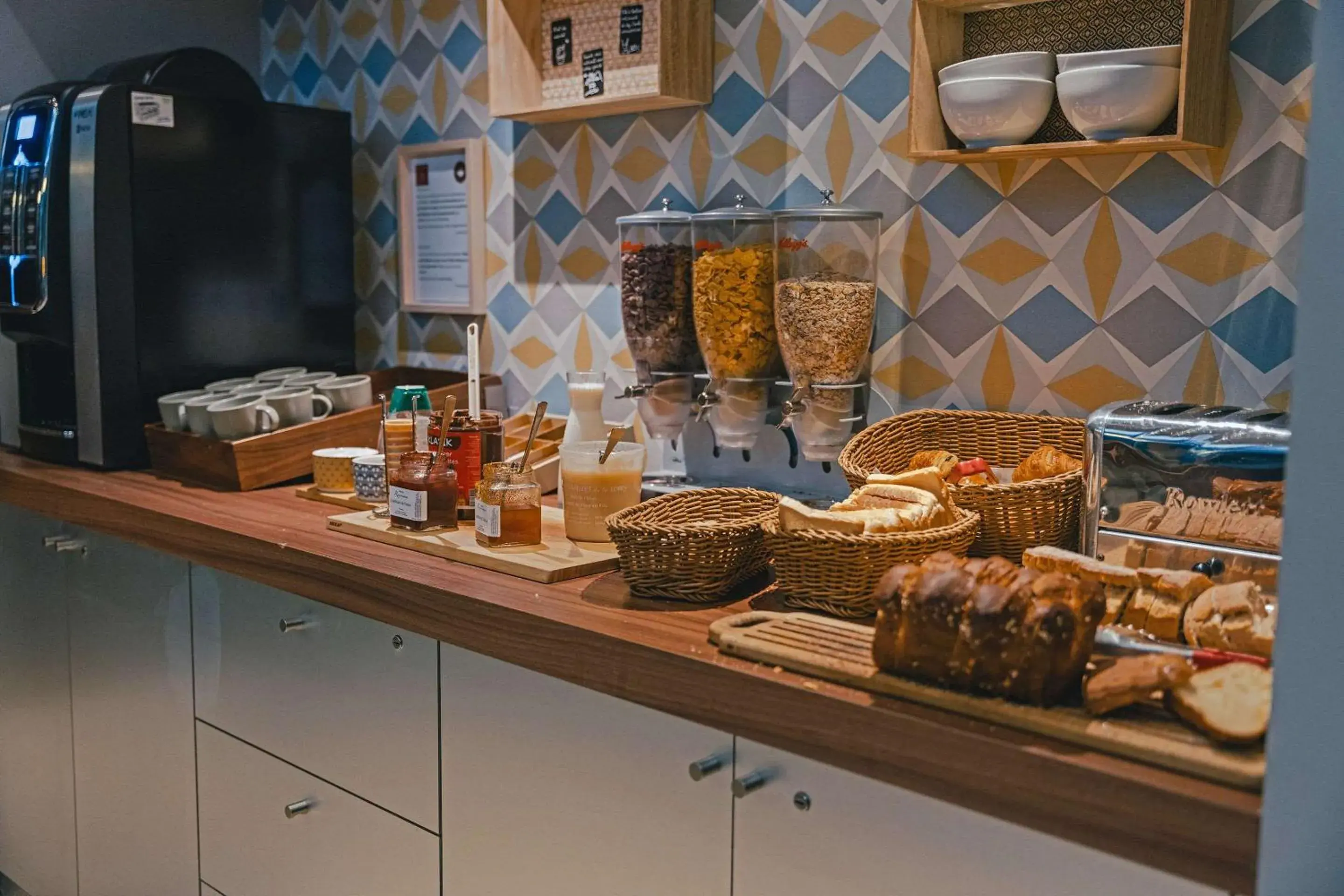 Breakfast in Comfort Aparthotel Saint-Etienne Breakfast in Comfort Aparthotel Saint-Etienne